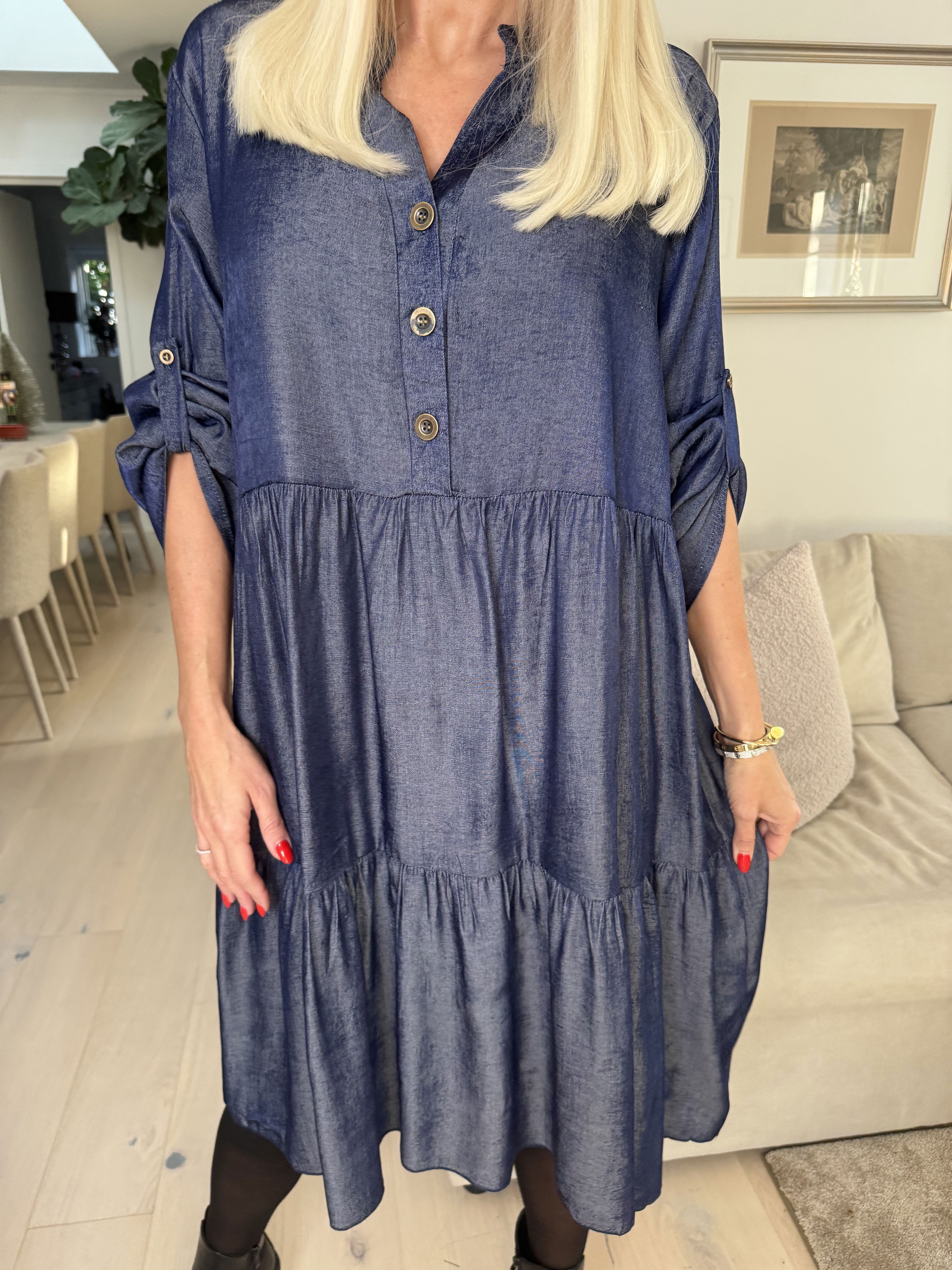 Milano Denim Midi - Söt viskosklänning med lager-på-lager-look