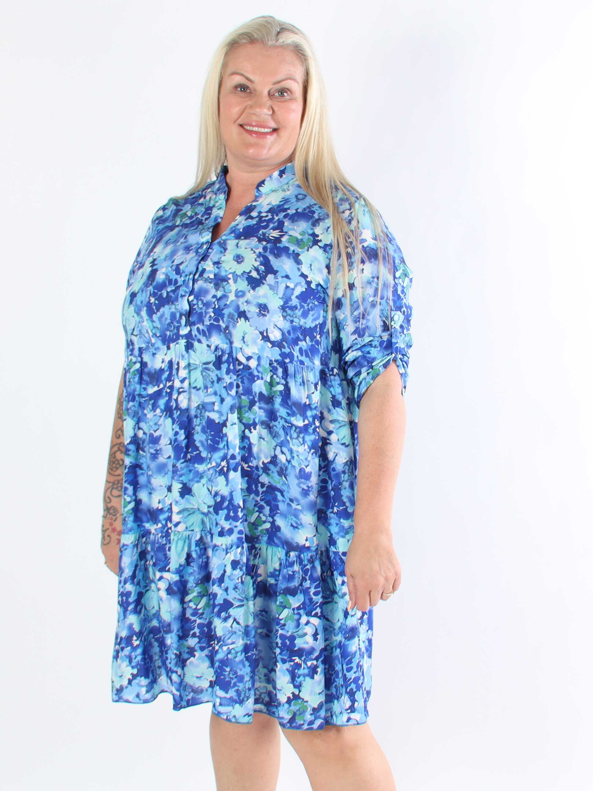 Milano Floral Viscose Midi - Plus size Klänning i viskos med blomstermönster