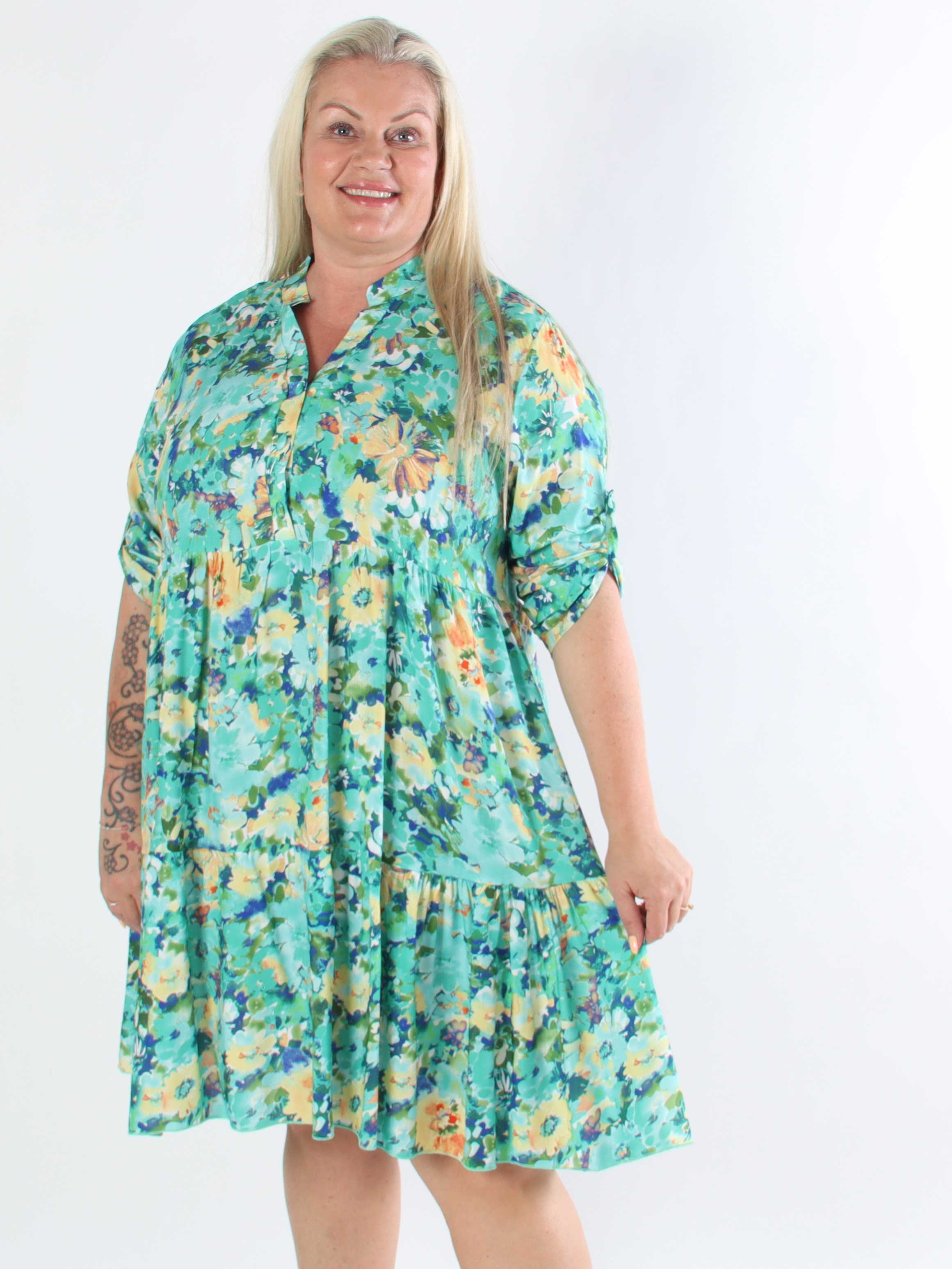 Milano Floral Viscose Midi - Plus size Klänning i viskos med blomstermönster
