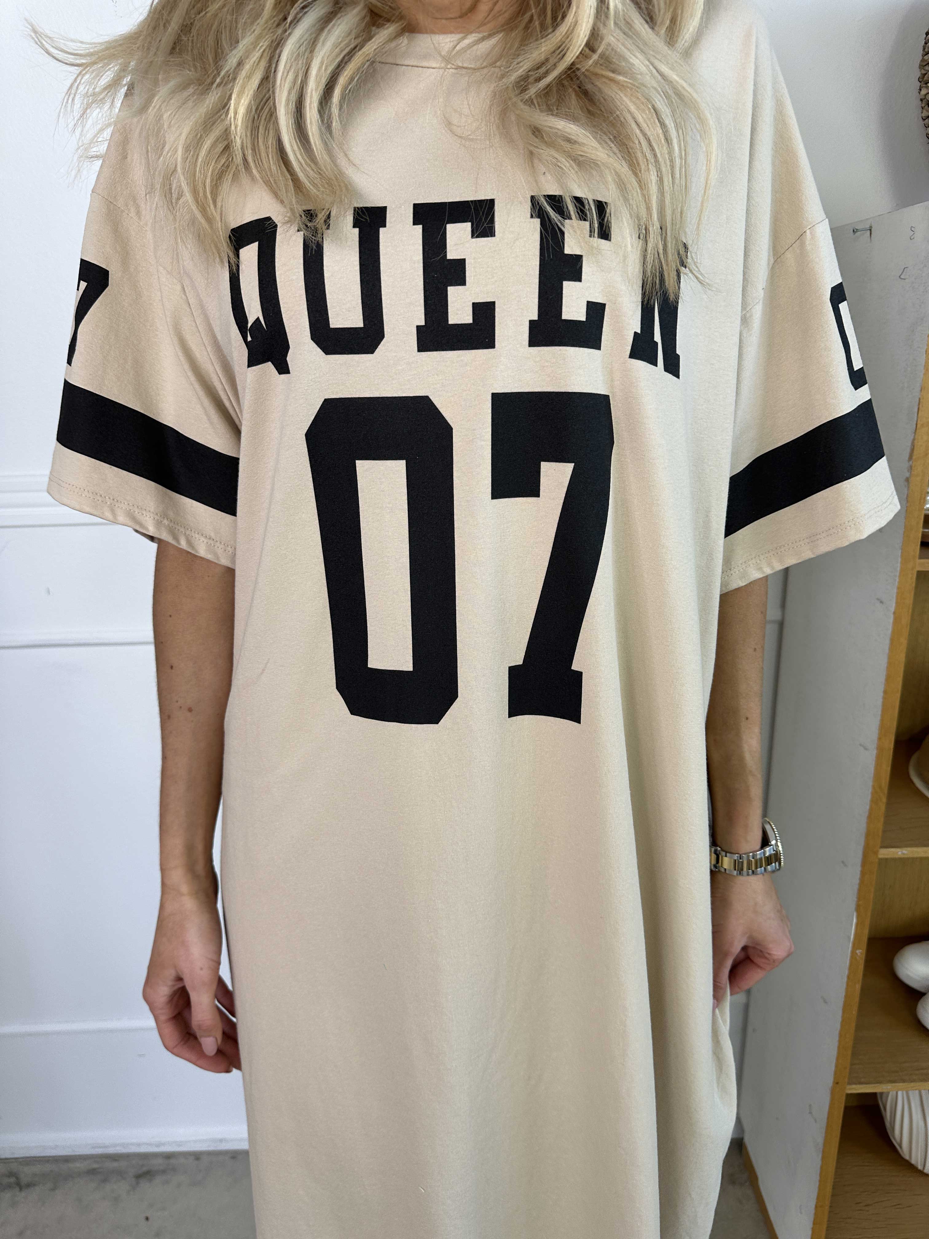 Millie - Queen t-shirtklänning i mjuk bomull