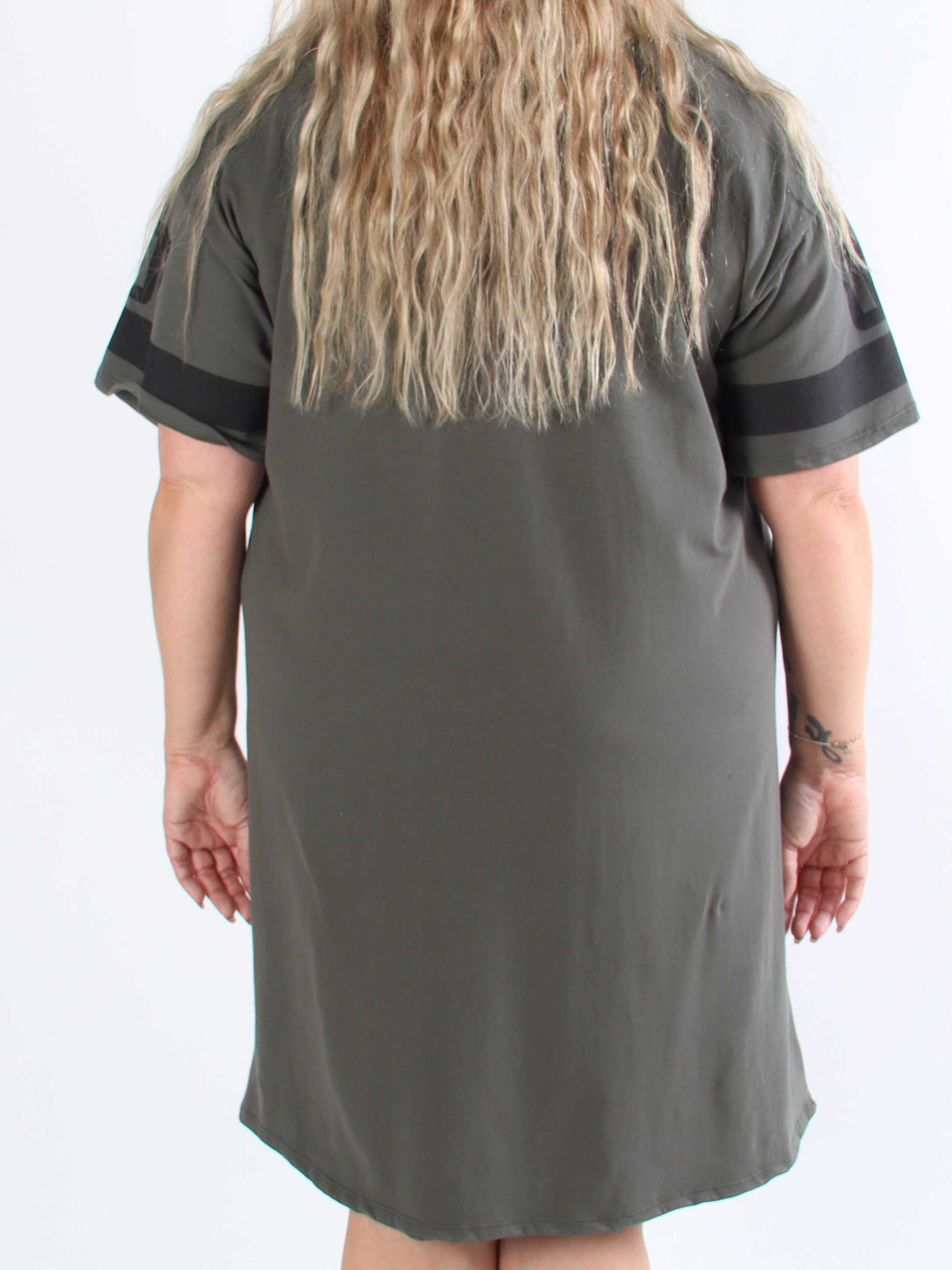 Millie - Plus size queen t-shirtklänning i mjuk bomull
