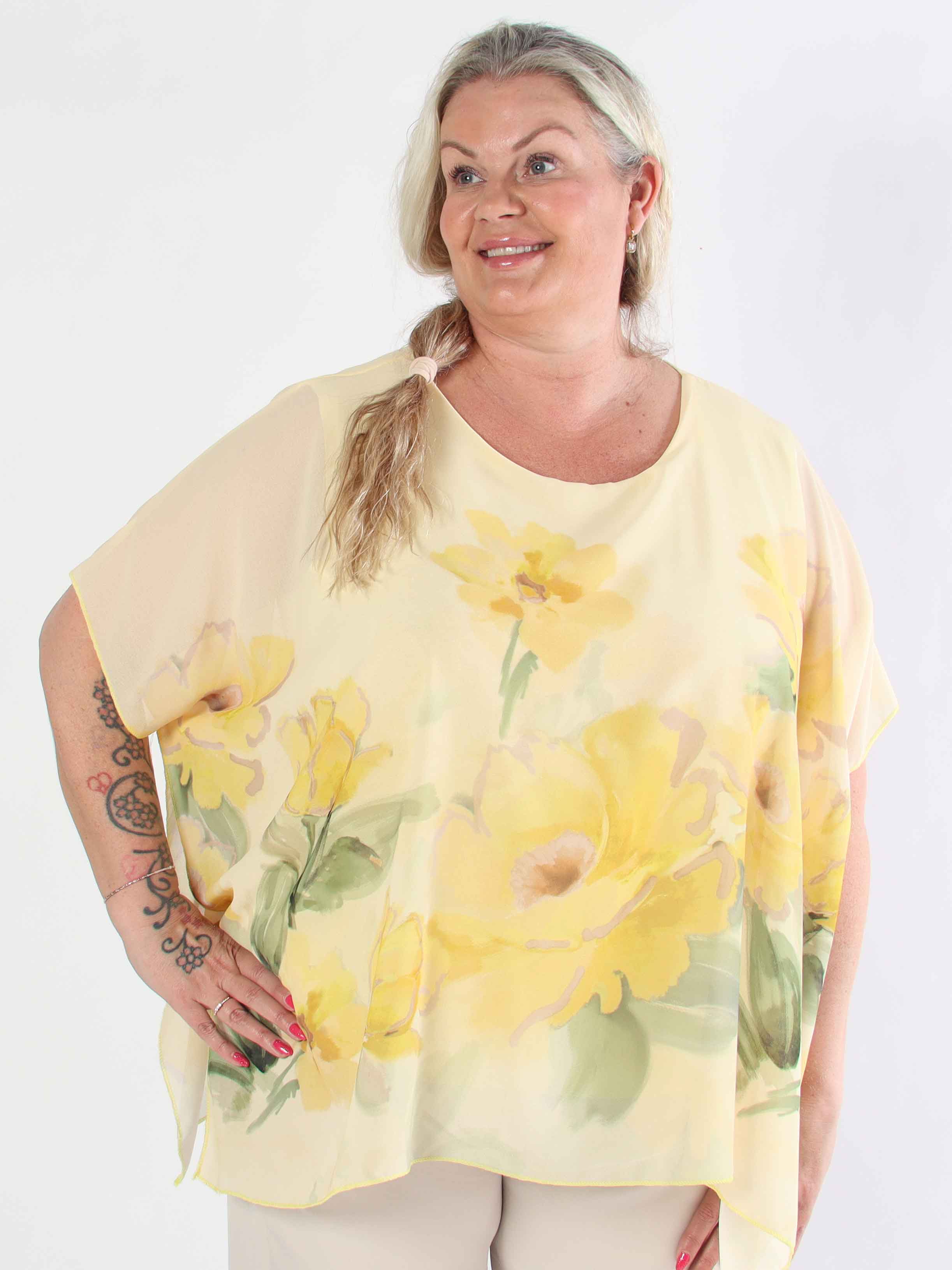 Mirabella Shirt - Plus size-tunika med löst chiffonglager med blommiga motiv