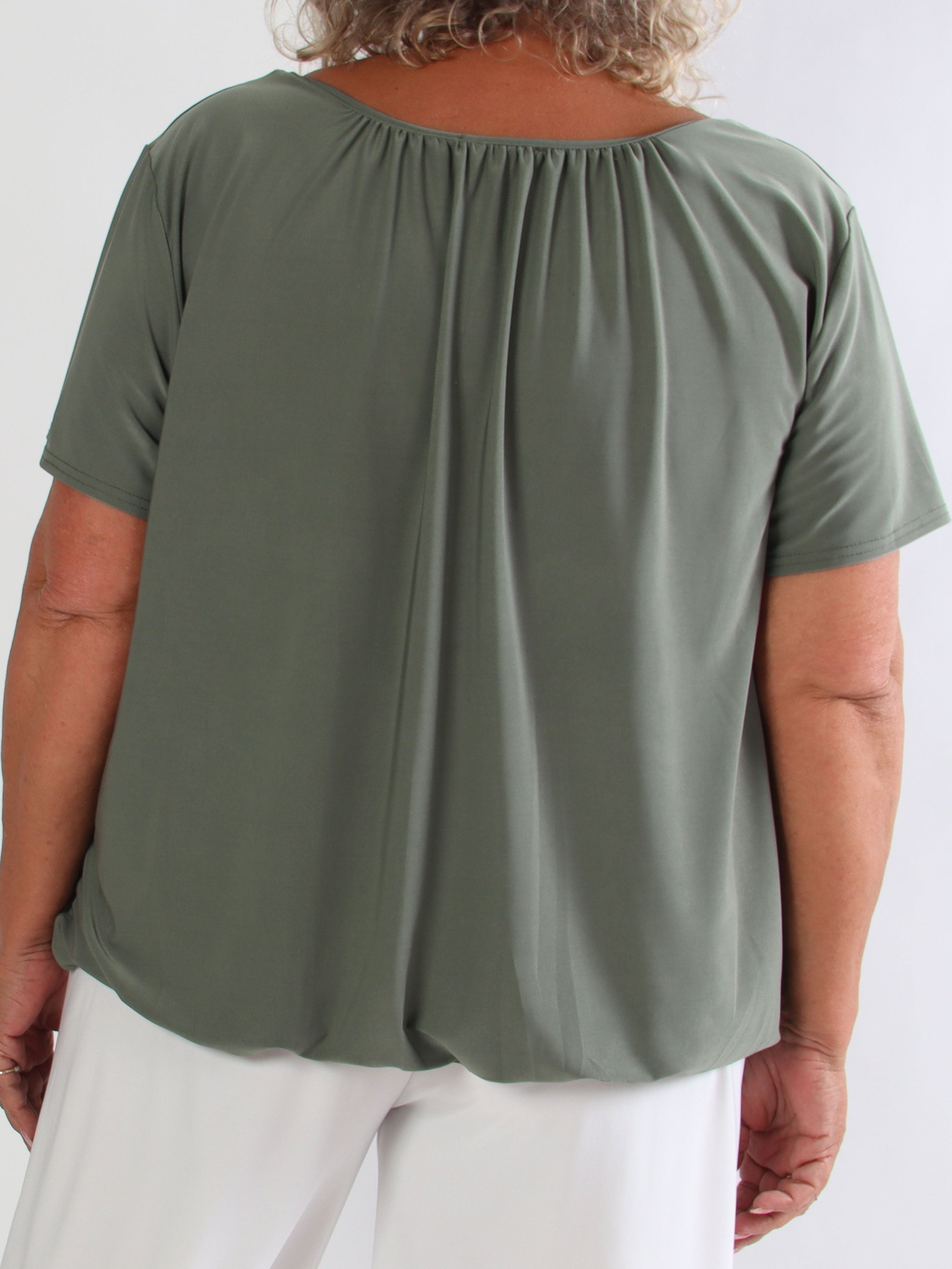 Miracle Basic – Den härligaste bas plus size t-shirten med elastisk nederkant
