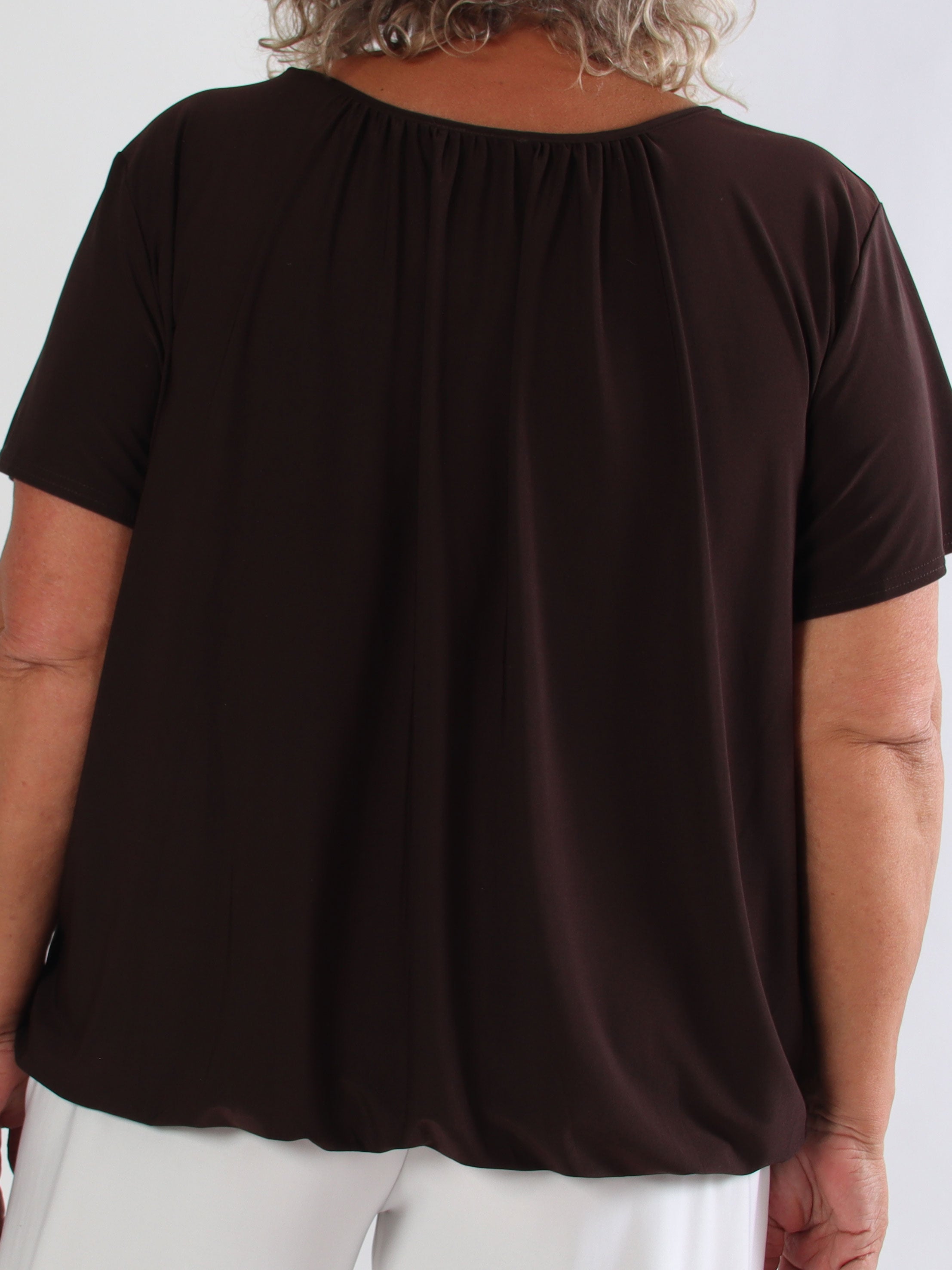 Miracle Basic – Den härligaste bas plus size t-shirten med elastisk nederkant
