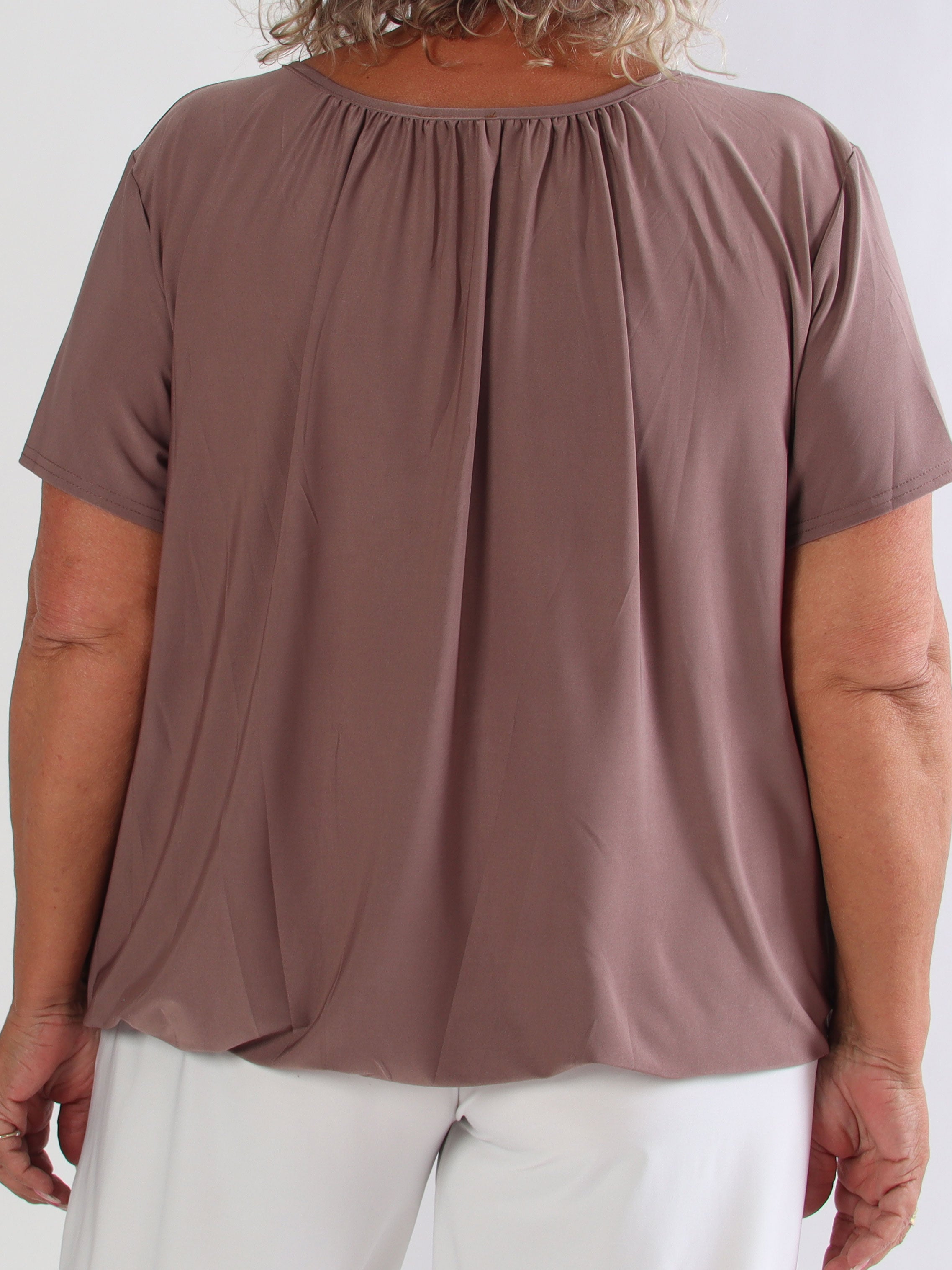 Miracle Basic – Den härligaste bas plus size t-shirten med elastisk nederkant