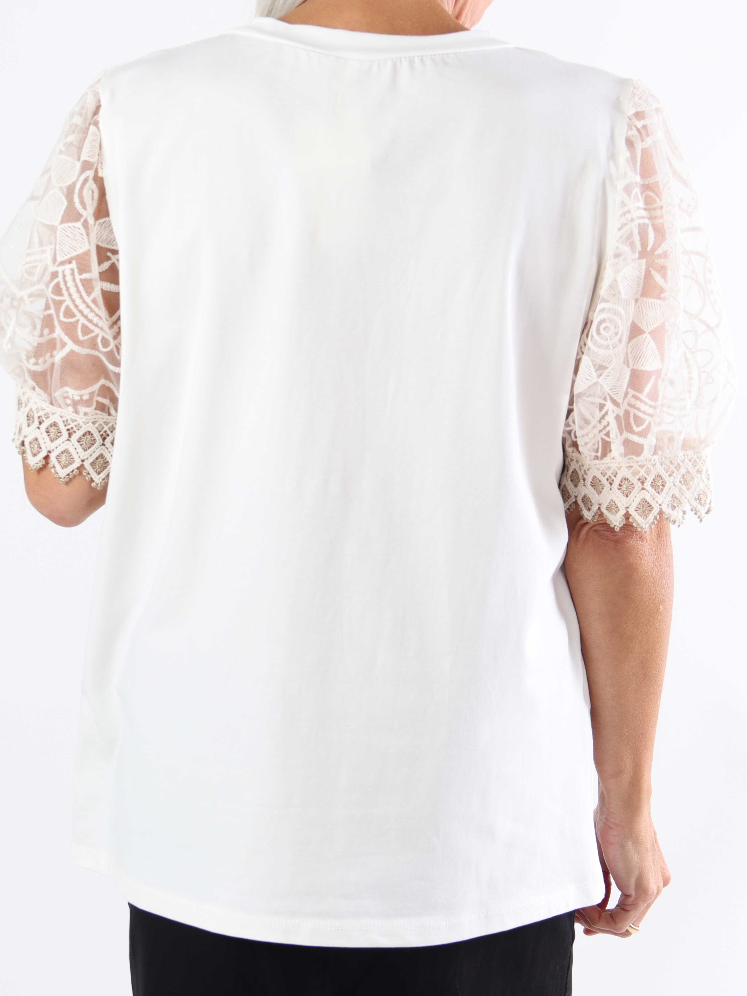 Nadine - Plus size t-shirt med ärmar i spets
