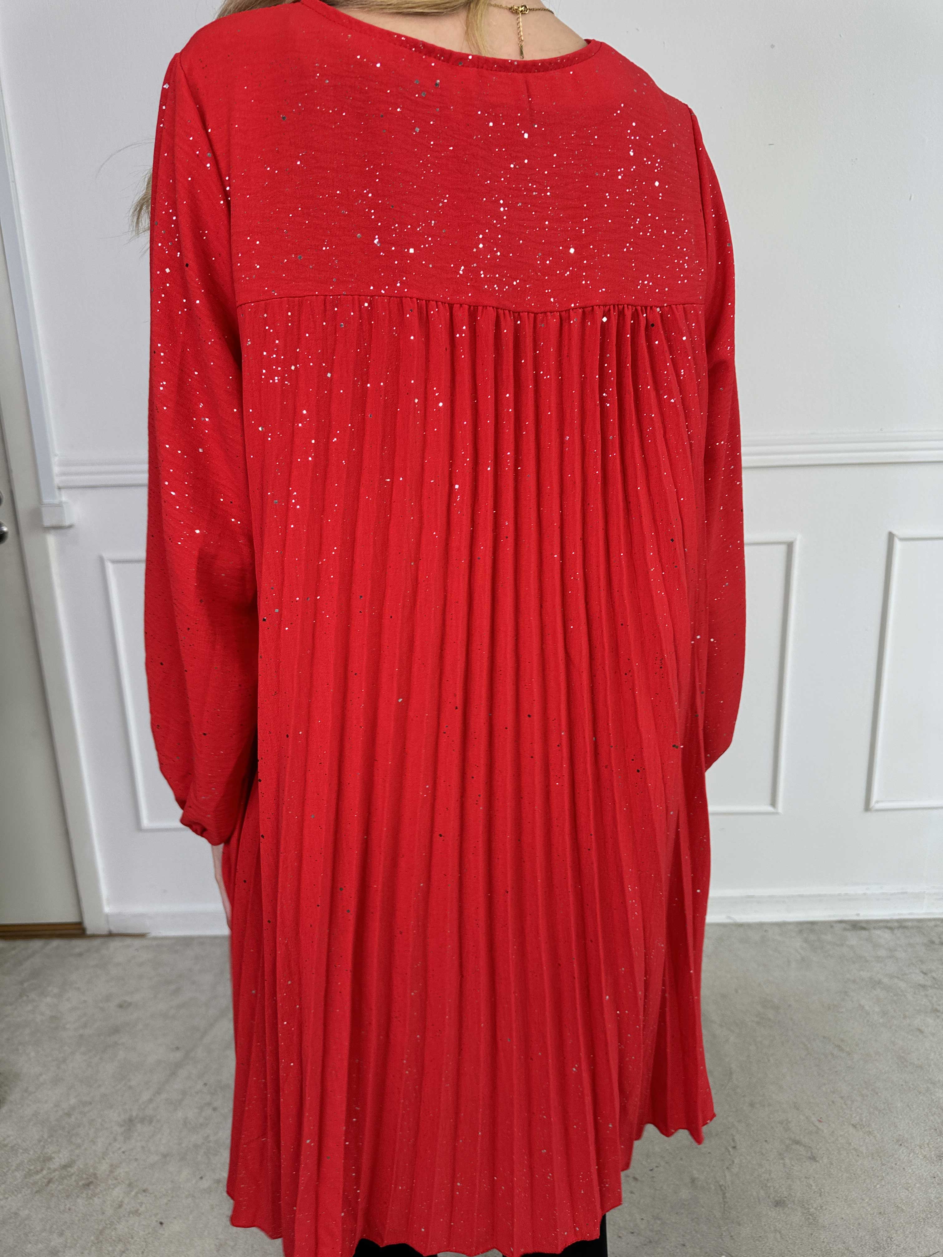 Nancy Glitter Short L/S - Plisserad klänning med fickor och glitter