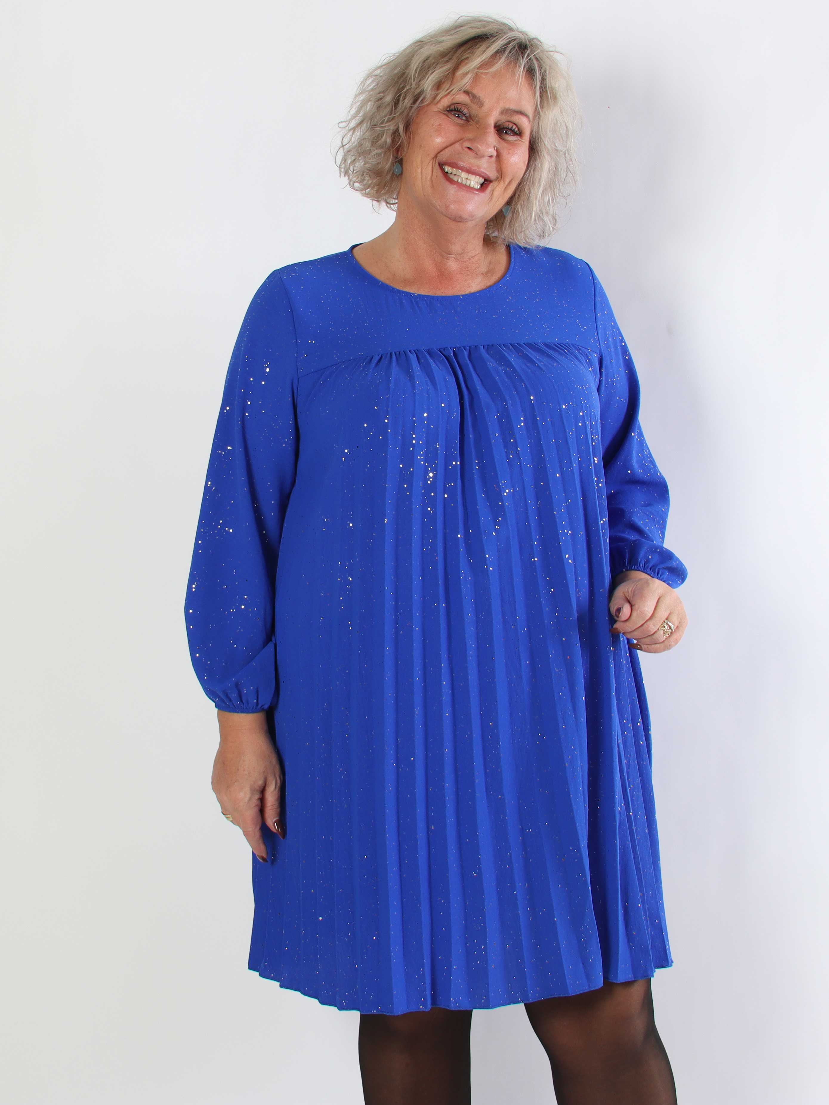 Nancy Glitter Short L/S - Plisserad plus size klänning med fickor och glitter
