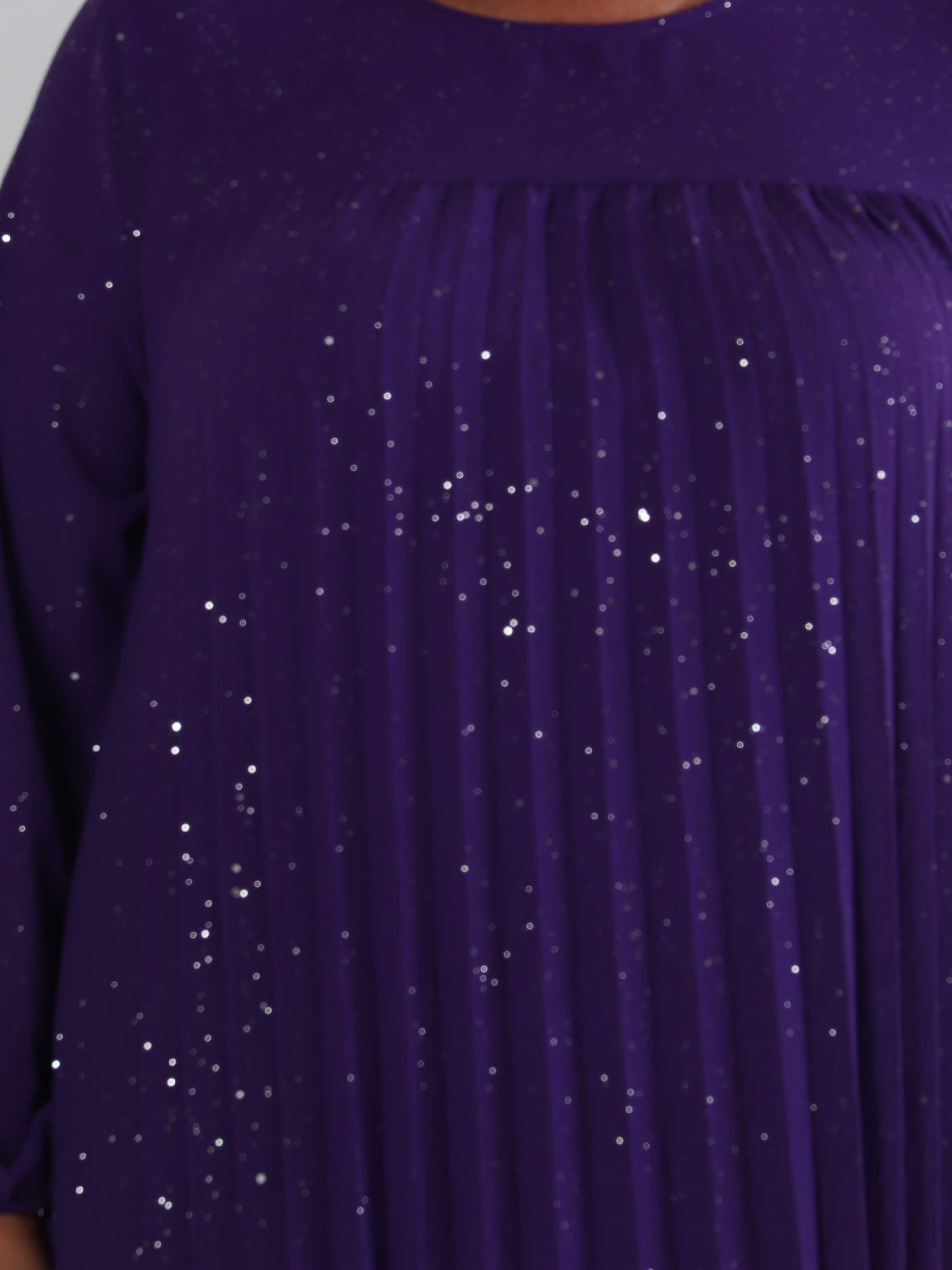 Nancy Glitter Short L/S - Plisserad plus size klänning med fickor och glitter