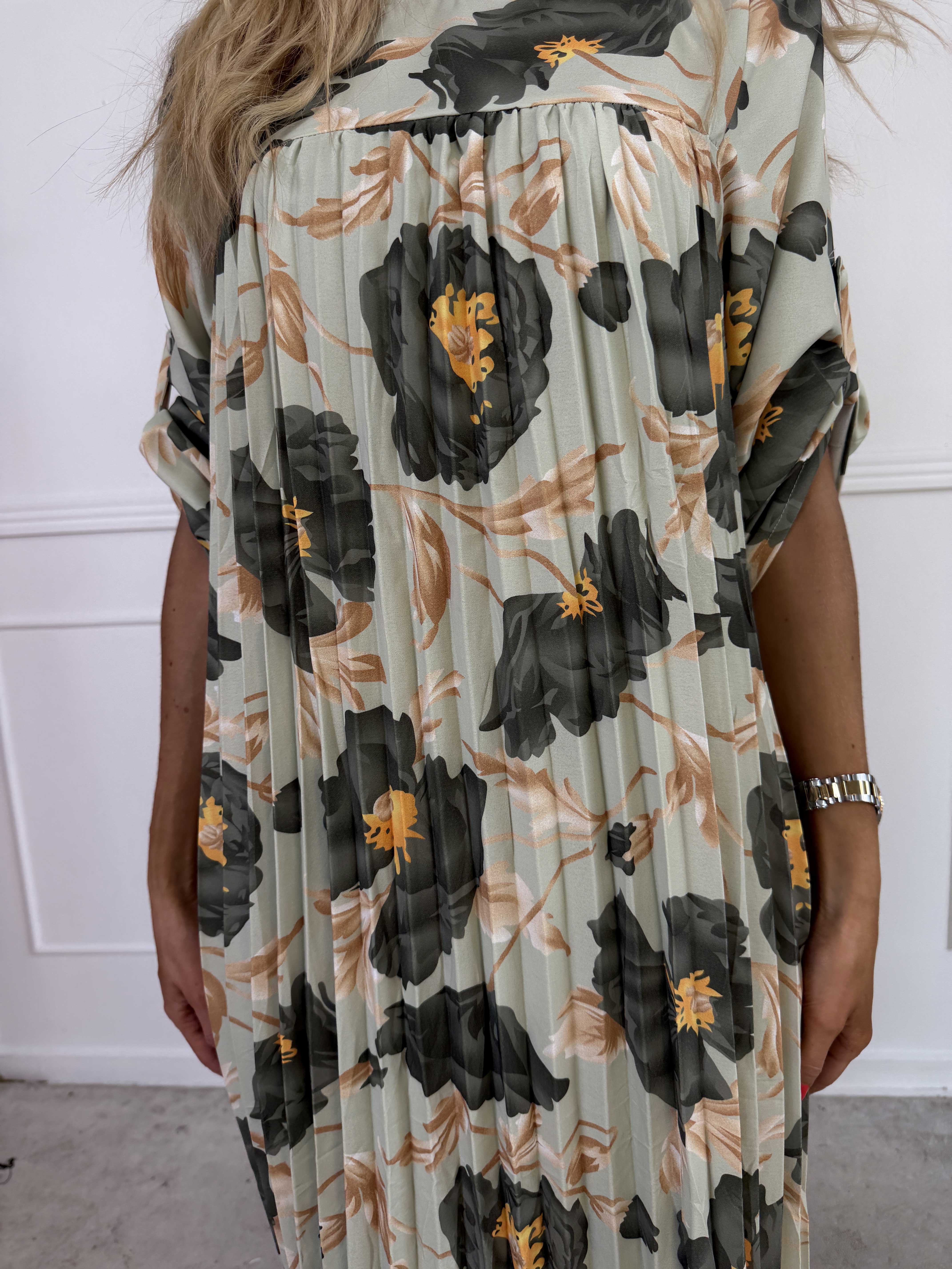 Nannie Botanic - Lang plisseret kjole med blomstermotiver