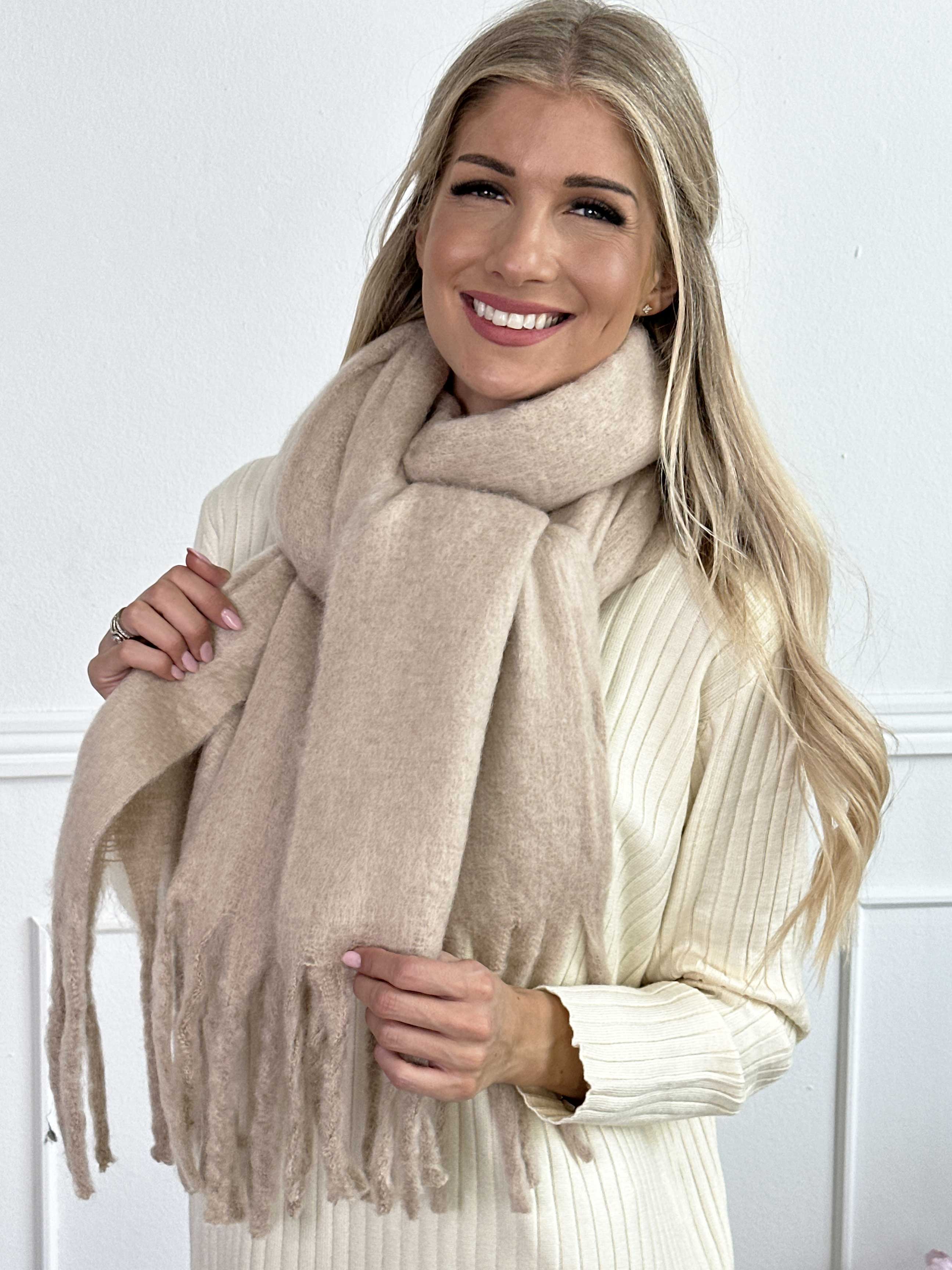 Nevaeh - Mjuk halsduk i viskos och ull