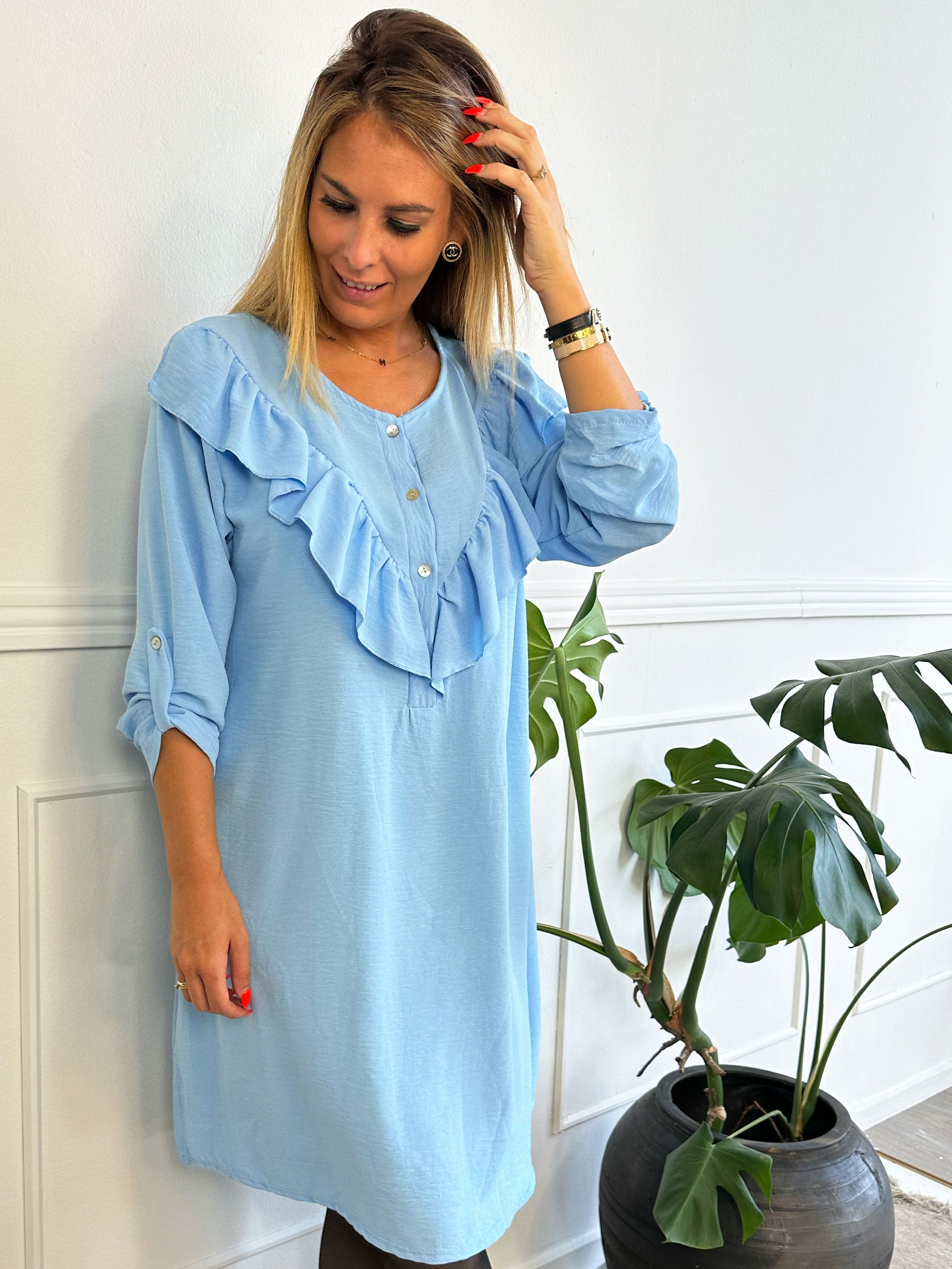 Nicola Dress - Söt klänning med volanger och knappar