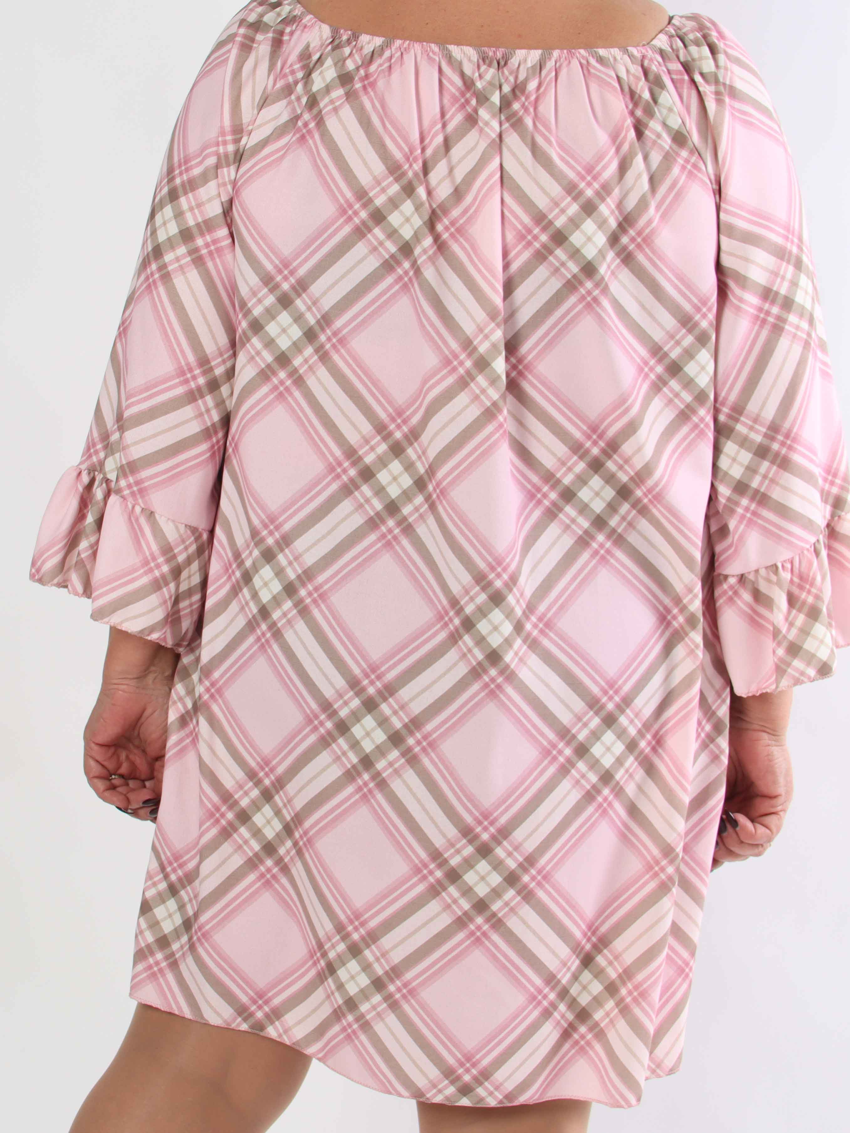 Nubia - Ternet plus size kjole i viskoseblanding med fine flæseærmer