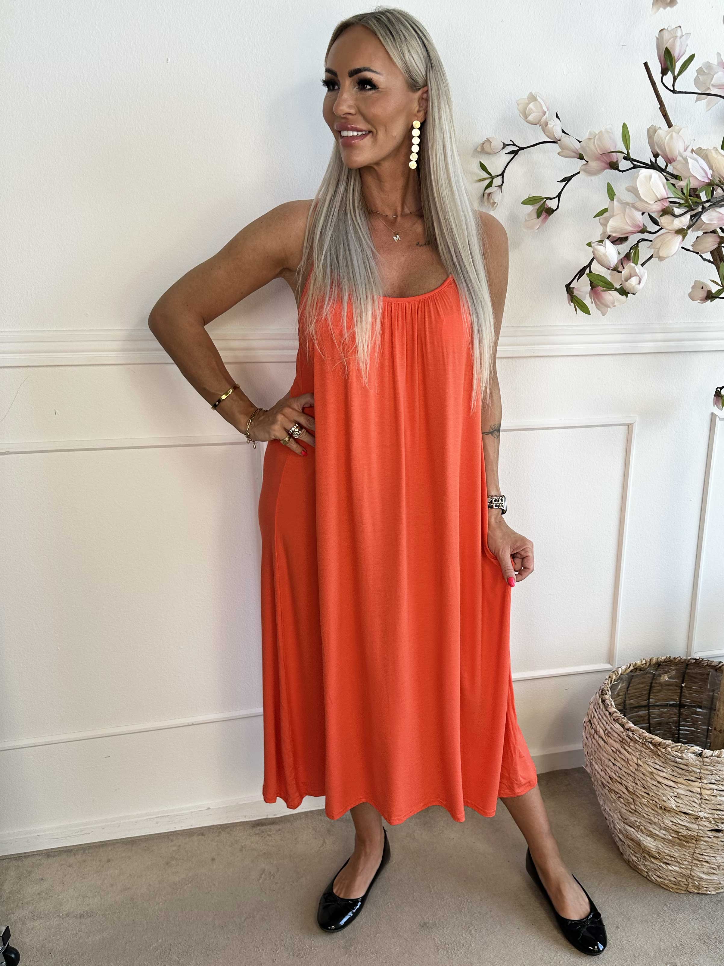 Olivia - Klänning med långa band i viskos