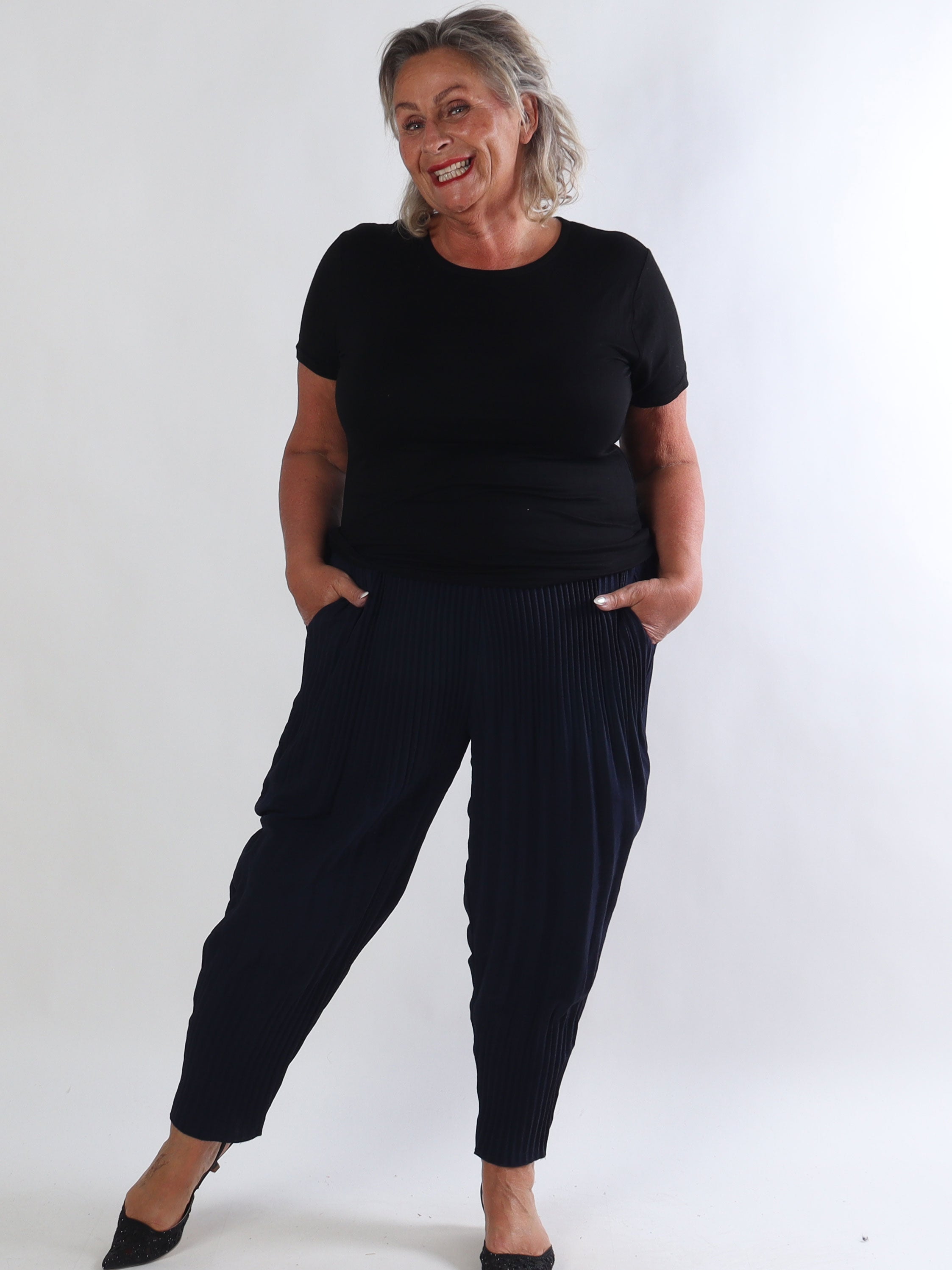 Paja - Lösa plisserade plus size byxor med resår i midjan