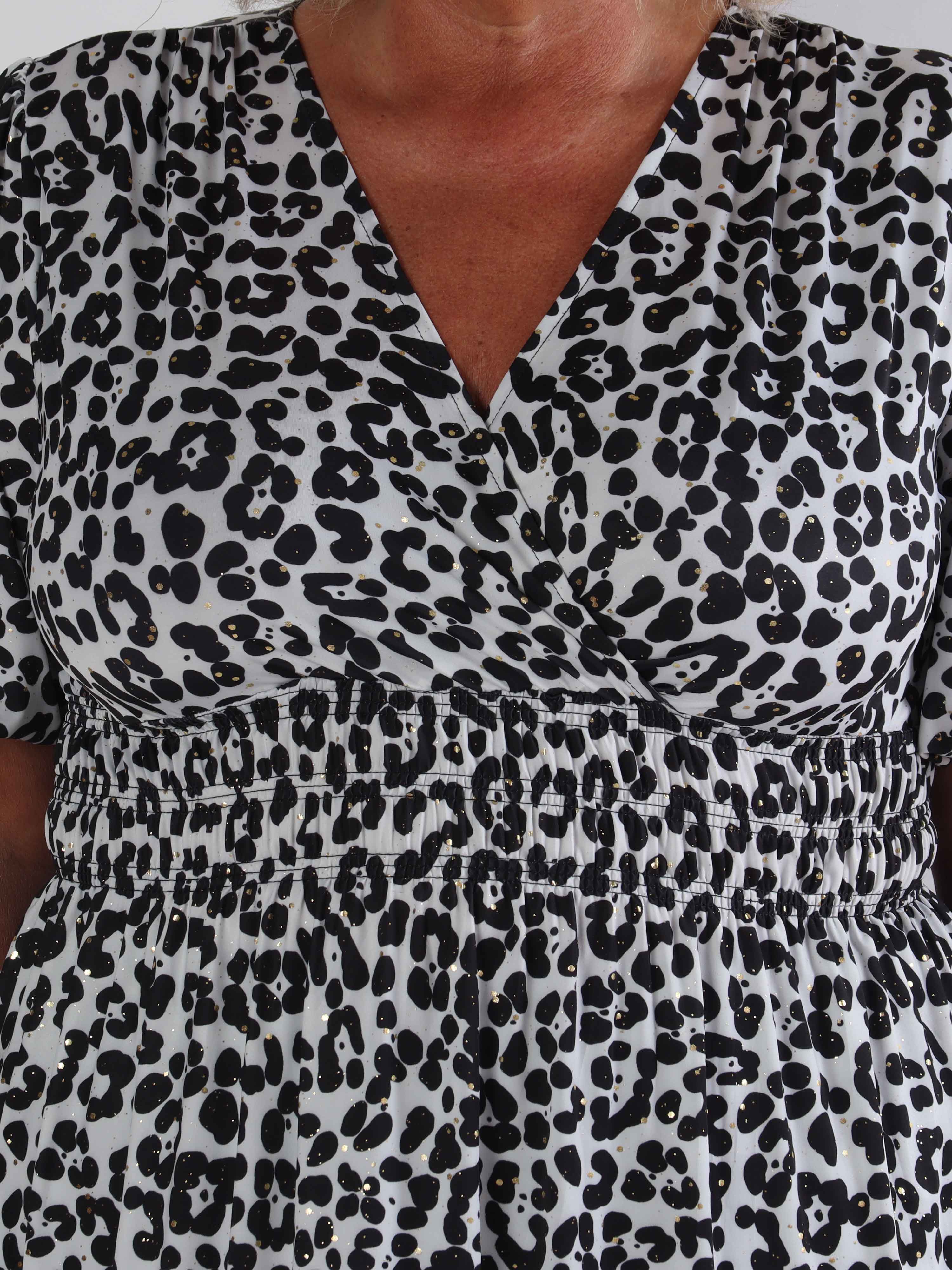 Pamina Leo Short - Kort elastisk plus size kjole i leopardprint