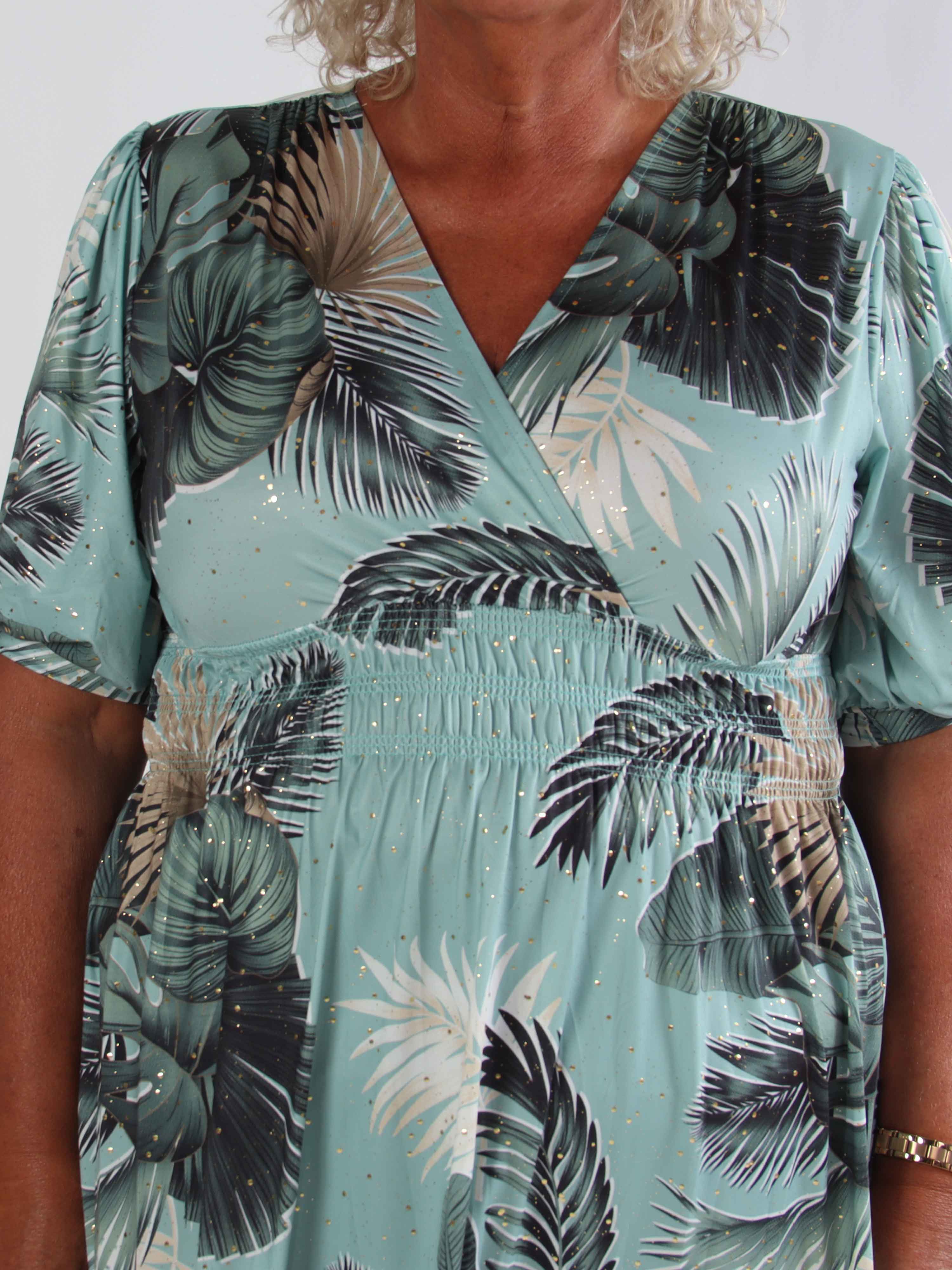 Pamina Palm Short - Elastisk plus size klänning med bladmotiv och gulddamm