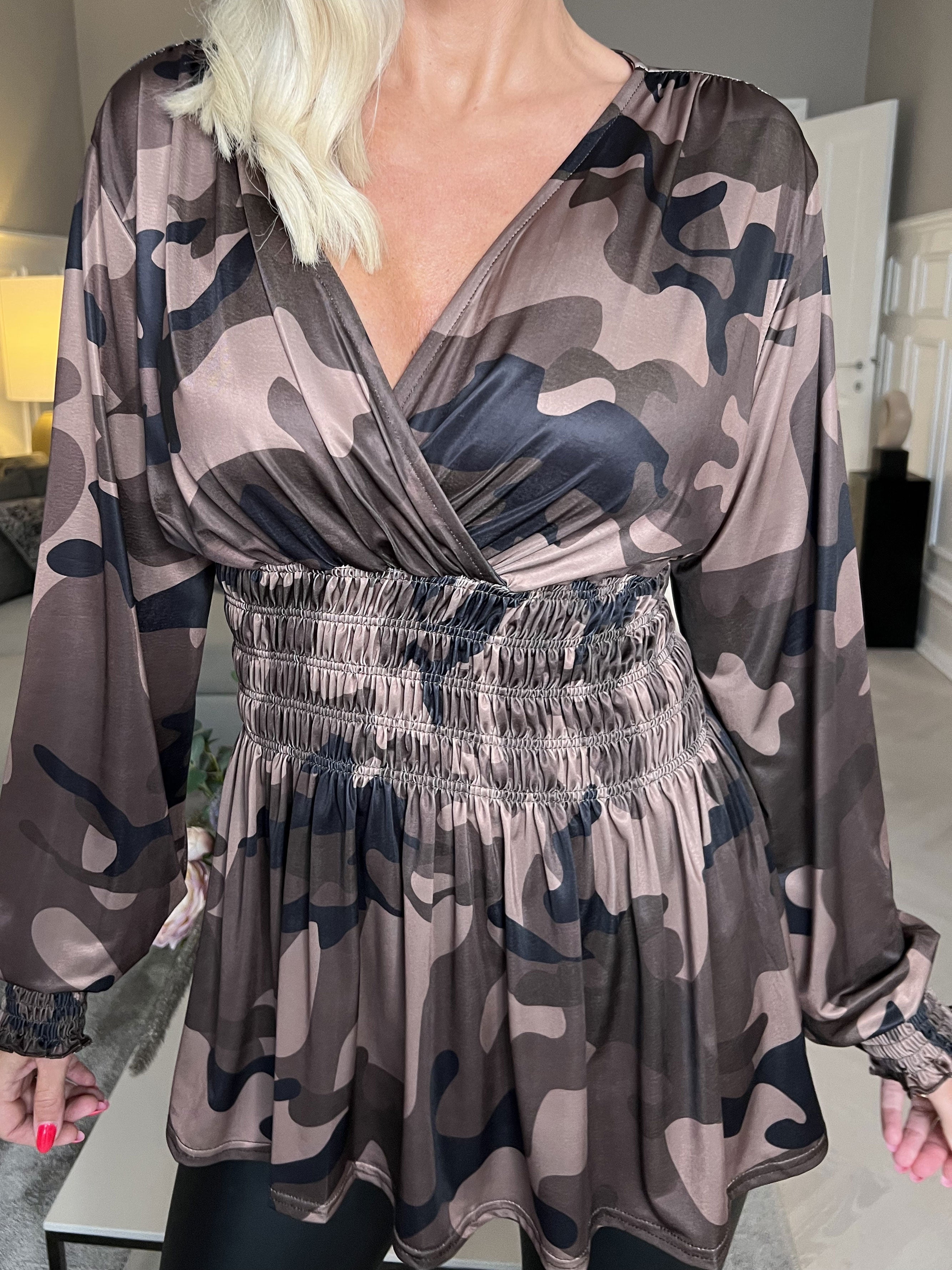 Pams Camo Shirt L/S - Blus i stretchigt tyg med lång ärm