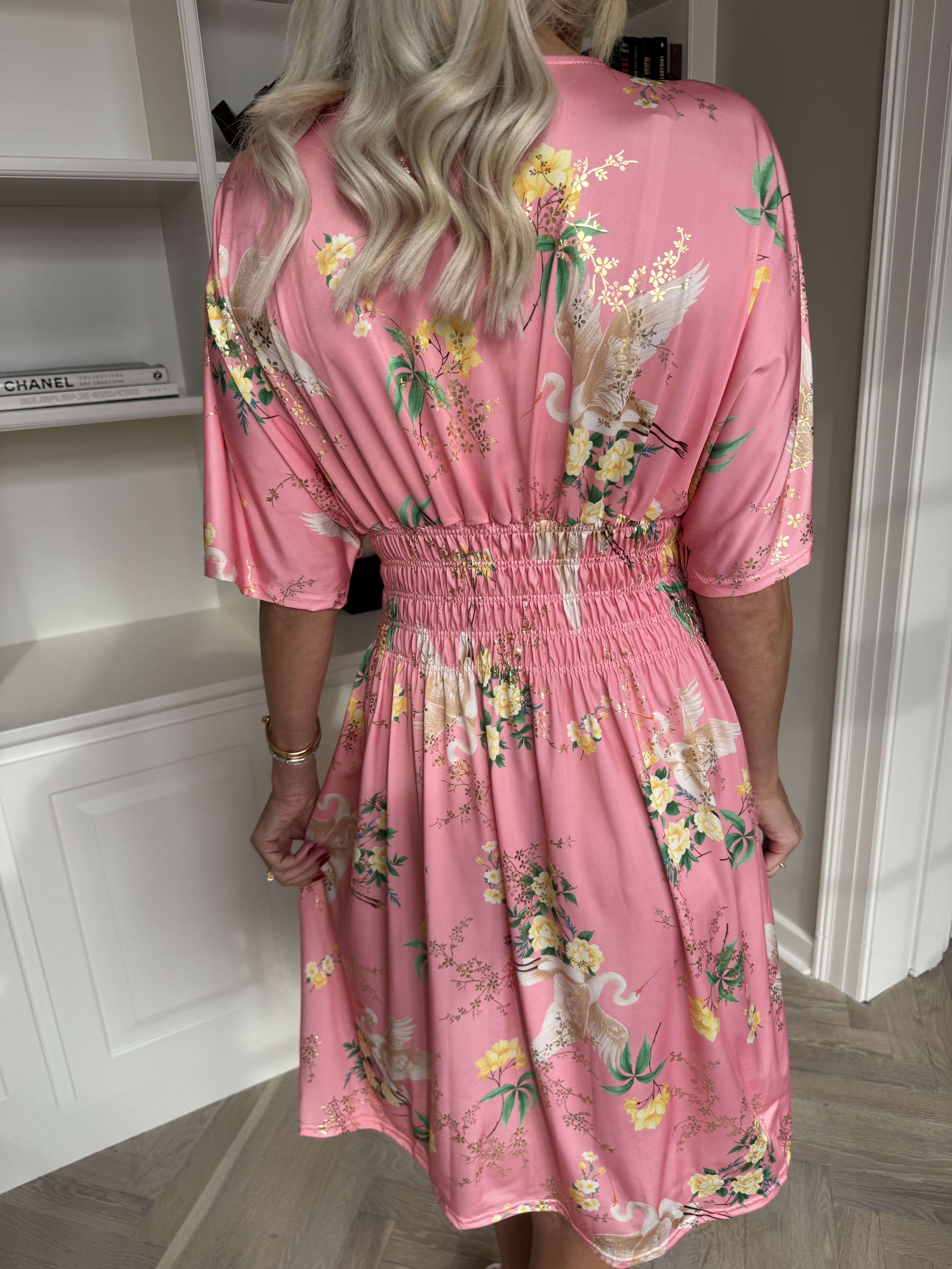 Pams Fly Short - Elastisk klänning med blommor och fåglar