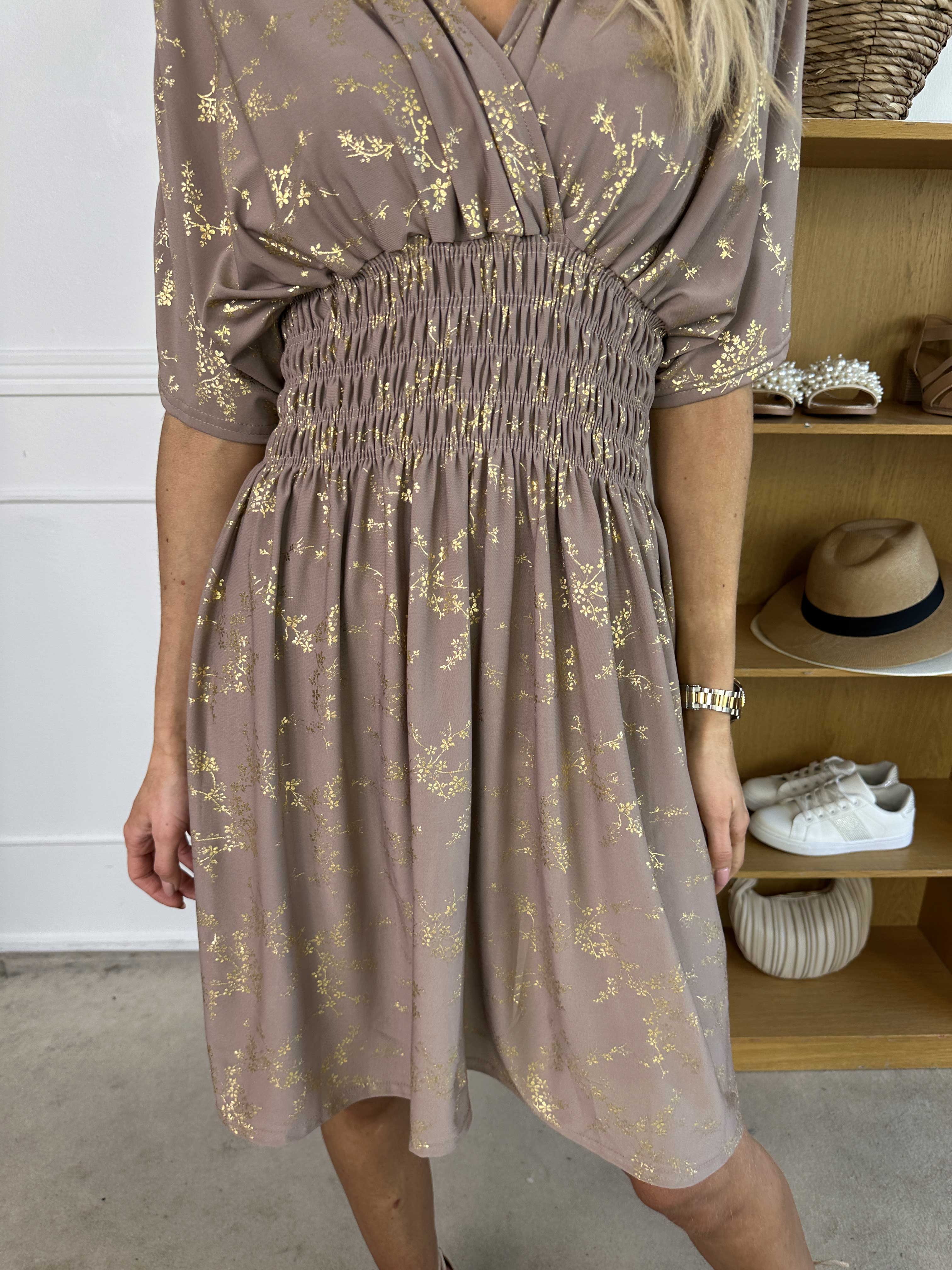 Pams Gold Short - Elastisk klänning detaljerad med guldblommor