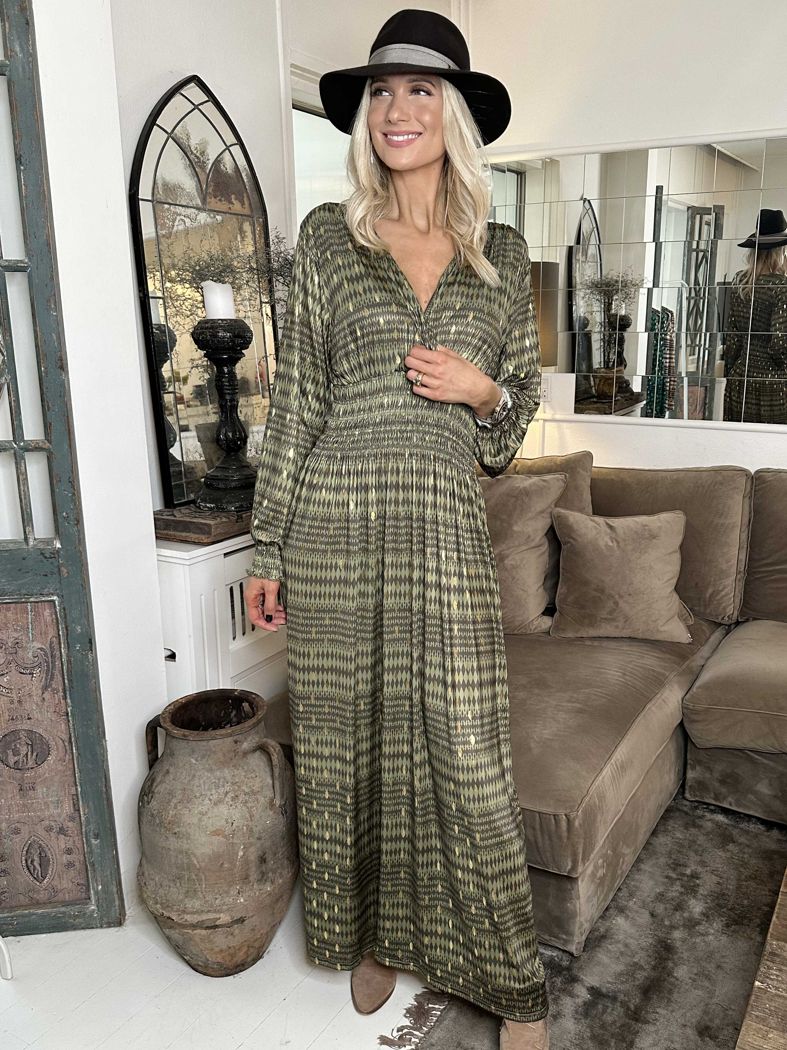Pams Stripe L/S - Mönstrad klänning med resår och gulddetaljer