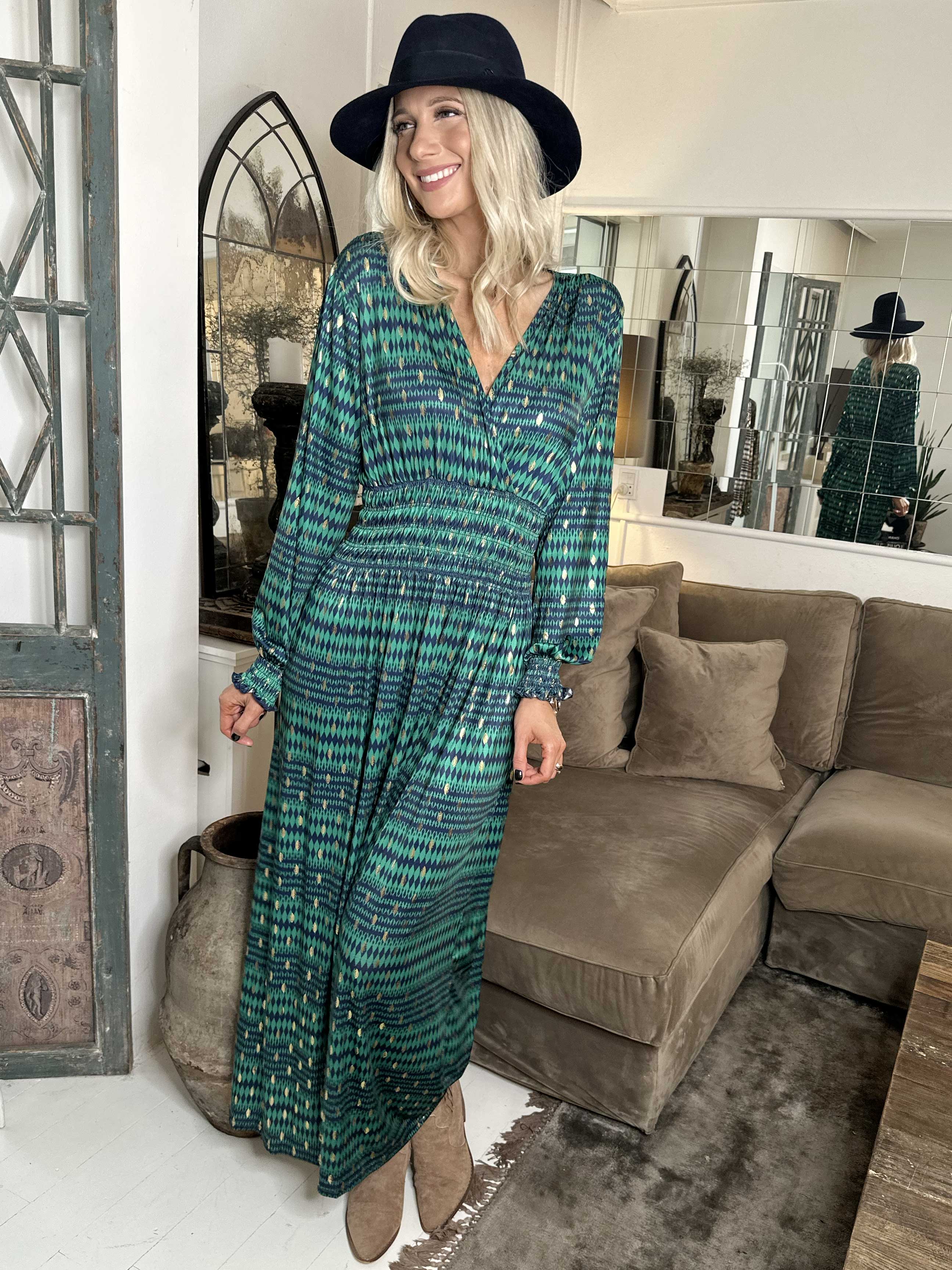 Pams Stripe L/S - Mönstrad klänning med resår och gulddetaljer