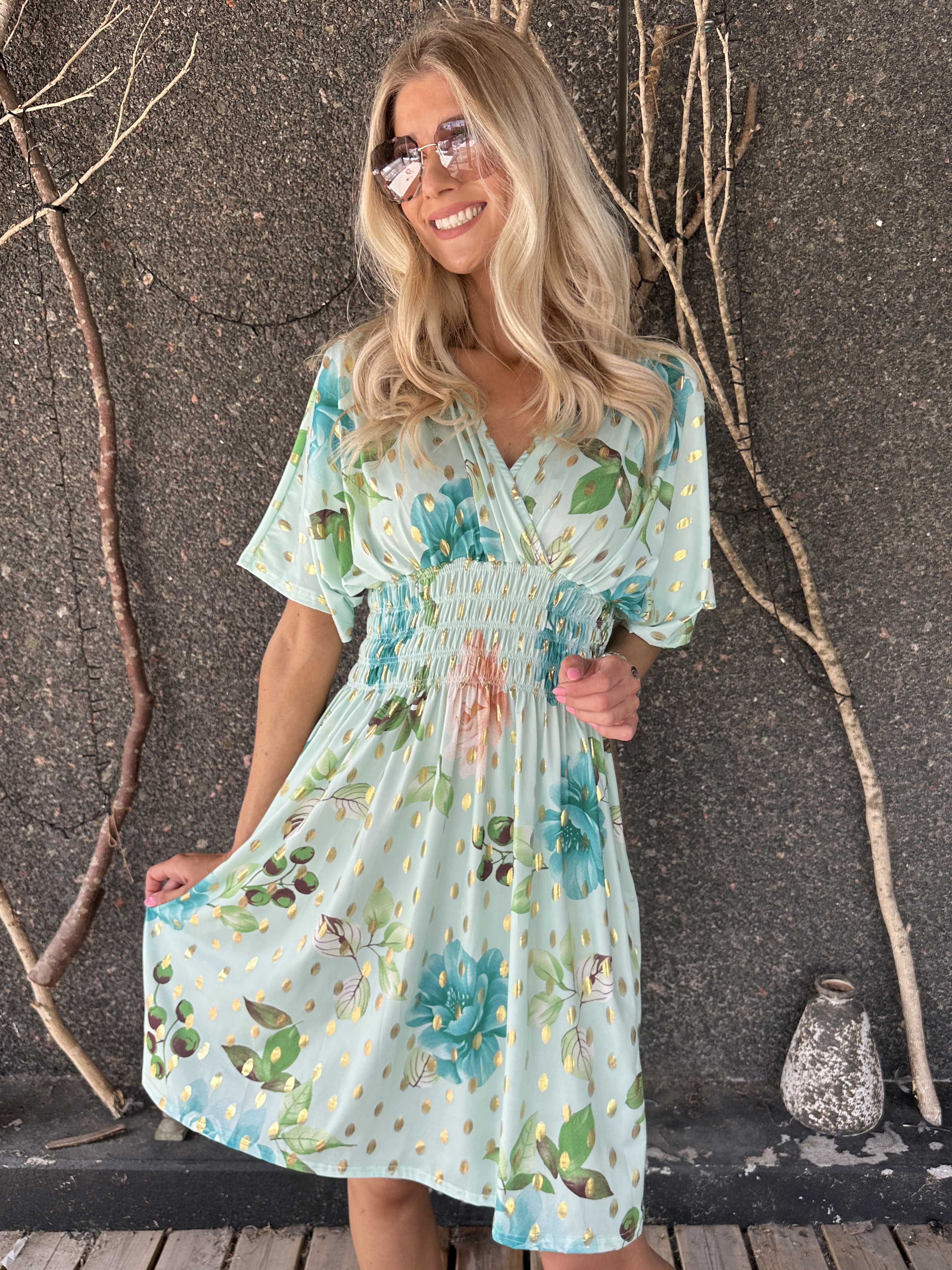 Pams Summer Short - Elastisk klänning med blommigt mönster och resår