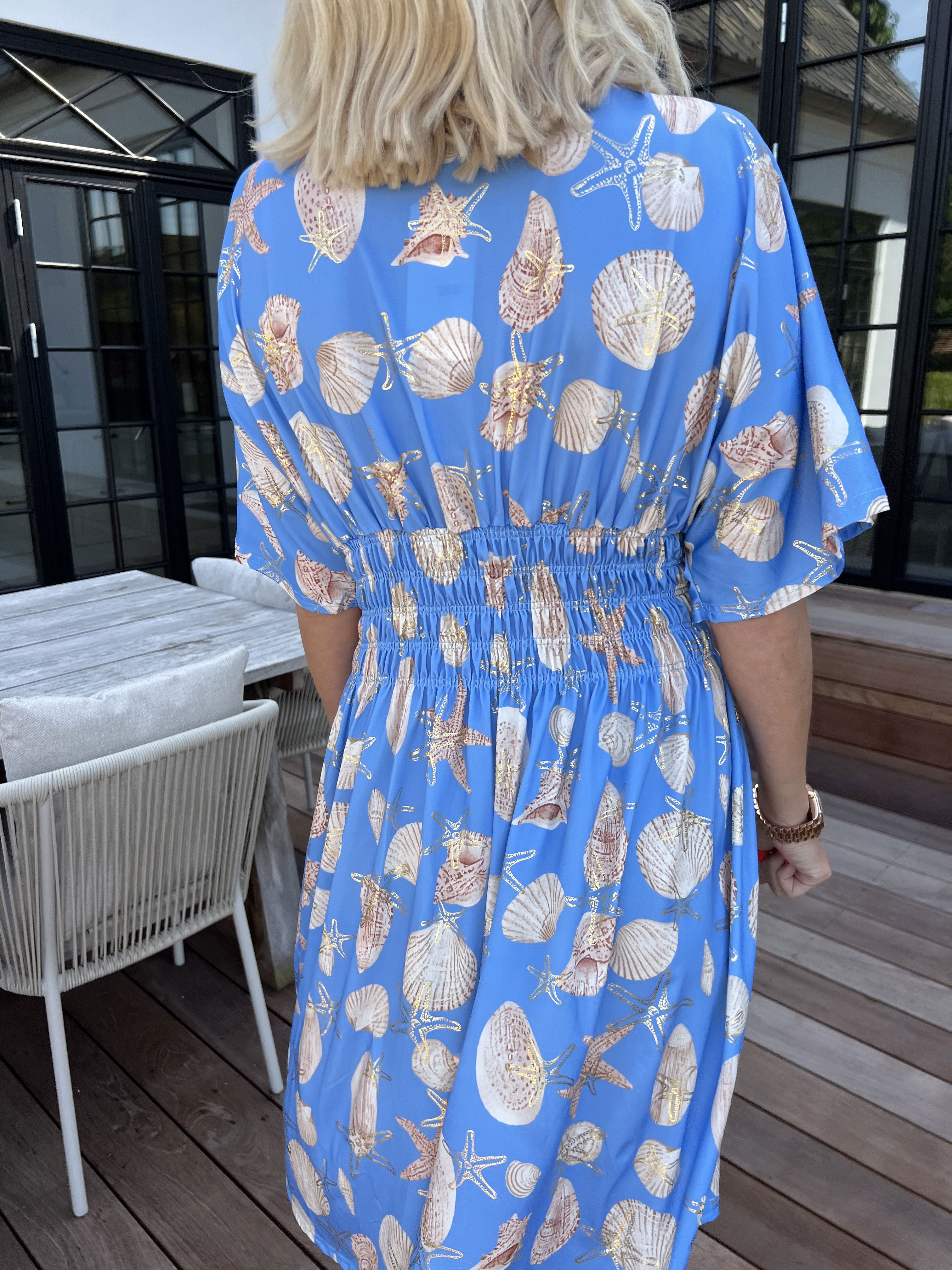 Pams Beach Short - Elastisk klänning med snäckmotiv