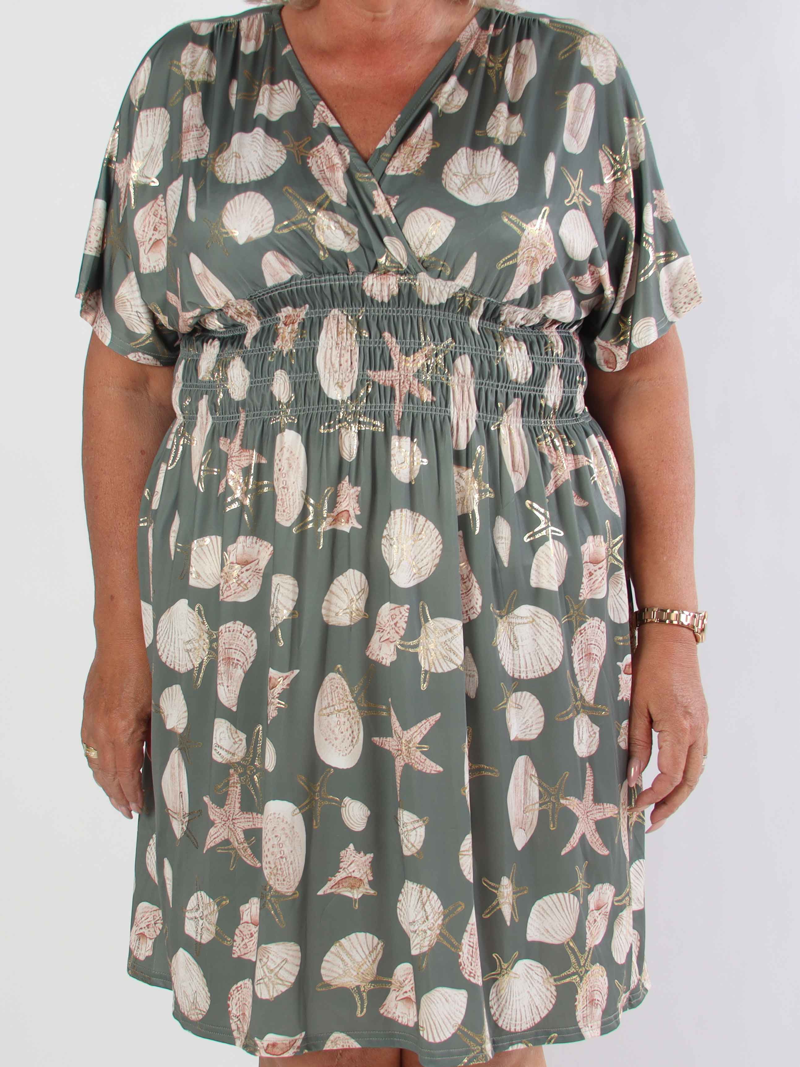 Pams Beach Short - Elastisk plus size klänning med musslor