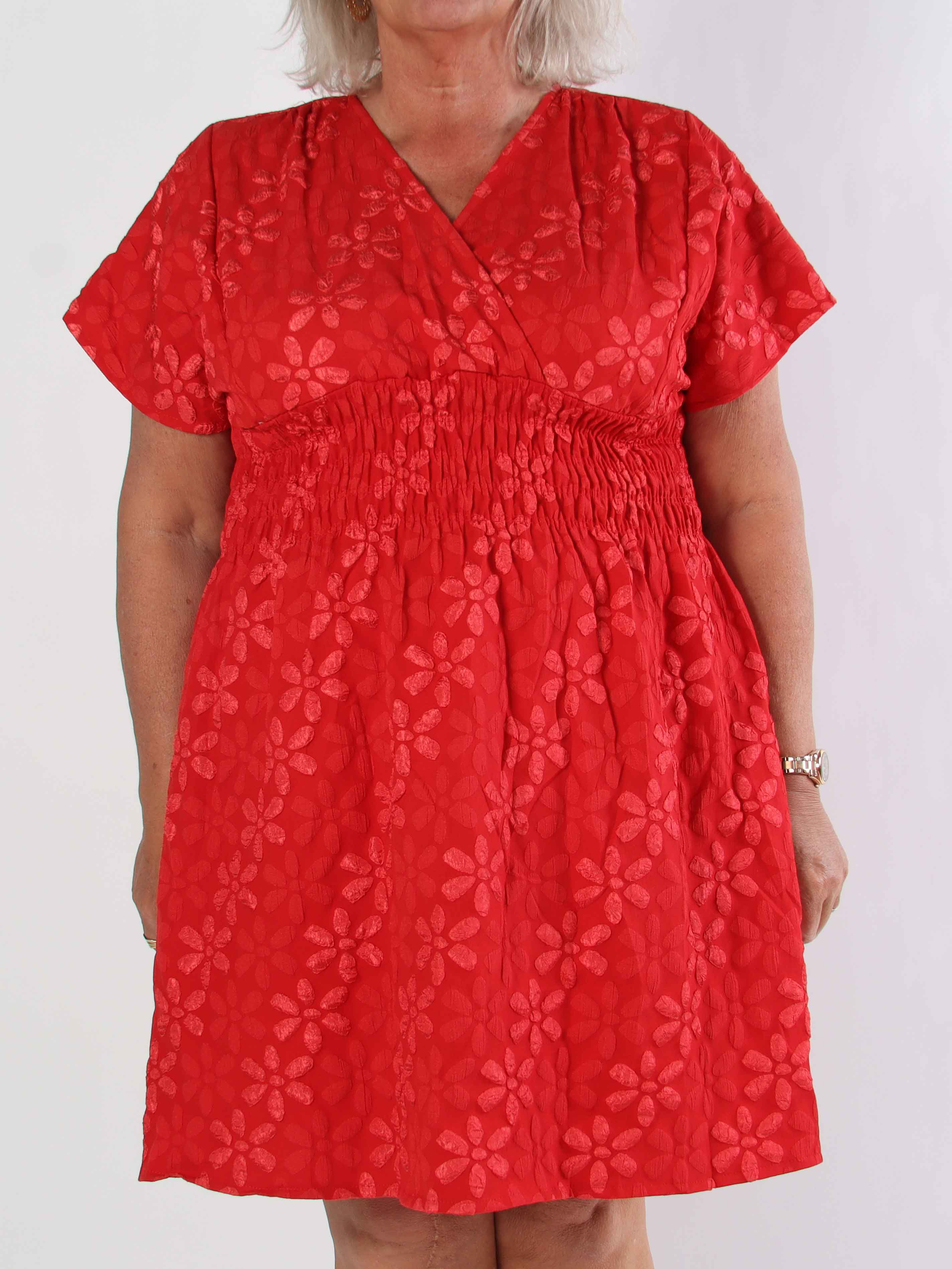 Pams Bloom Short - Feminin plus size klänning med blomstermotiv