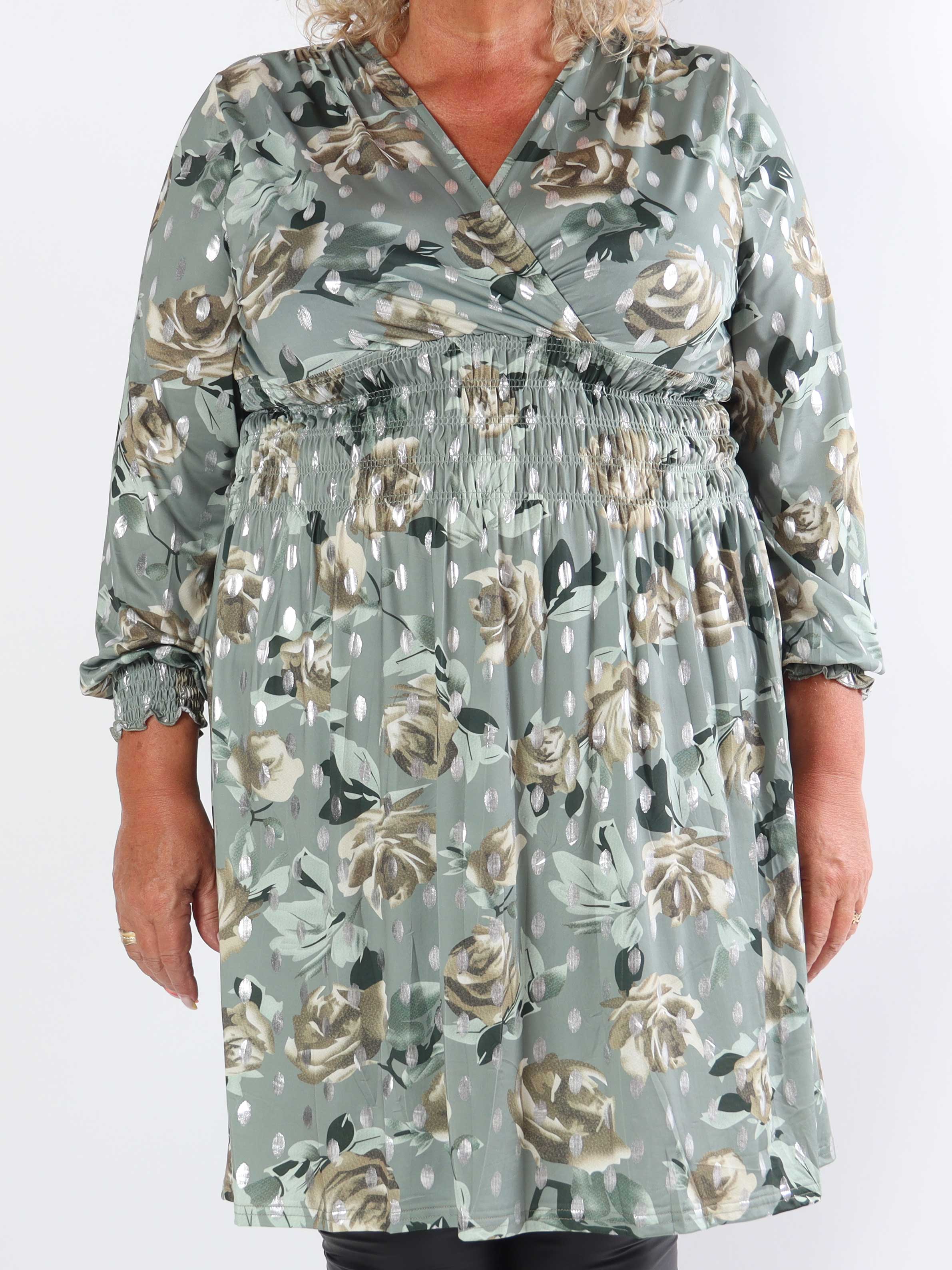 Pams Blossom Short L/S - Plus size-klänning i skrynkelfritt tyg med silverdetaljer