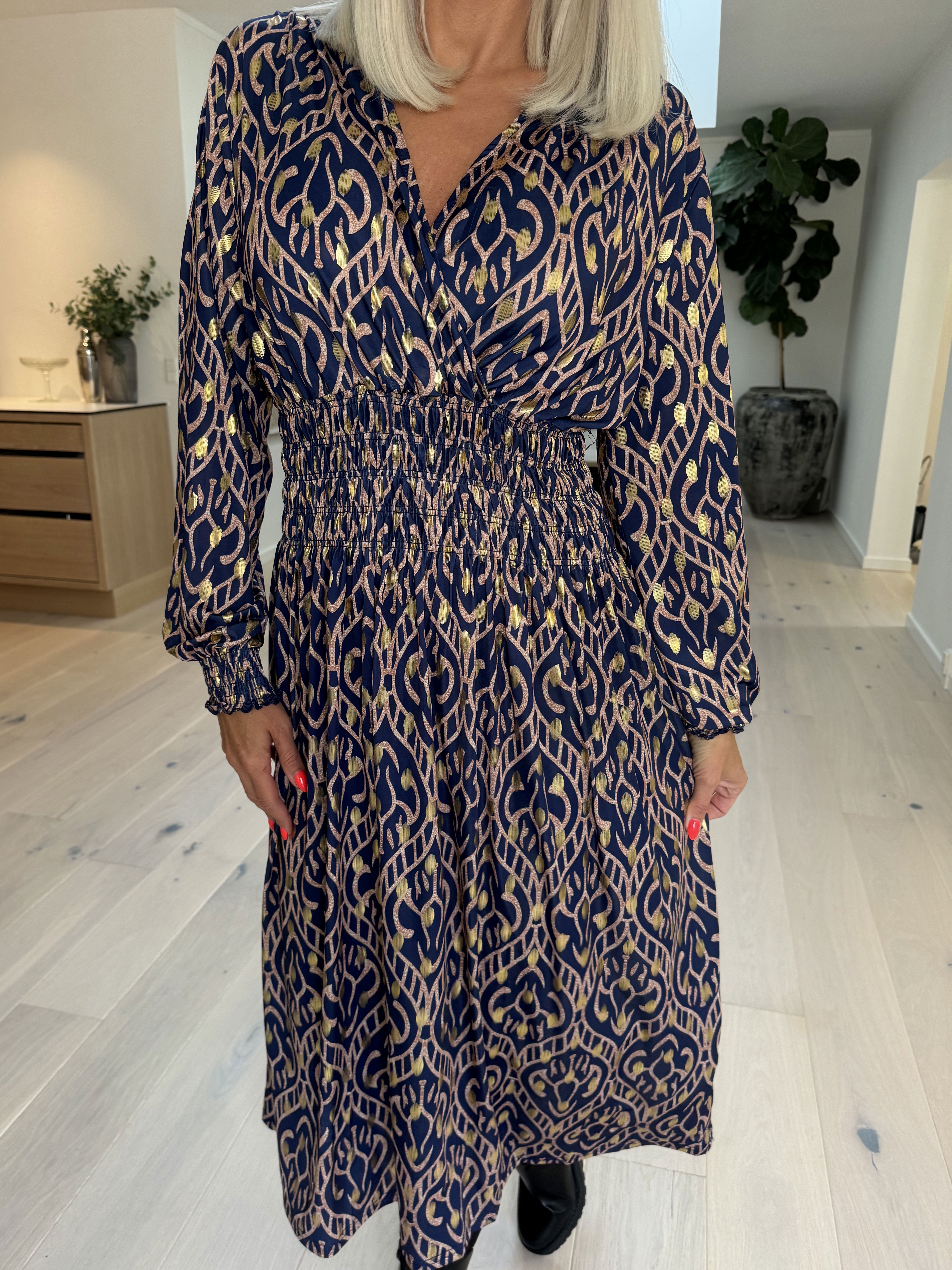 Pams Boho Midi L/S - Elastisk klänning i skrynkelfritt tyg