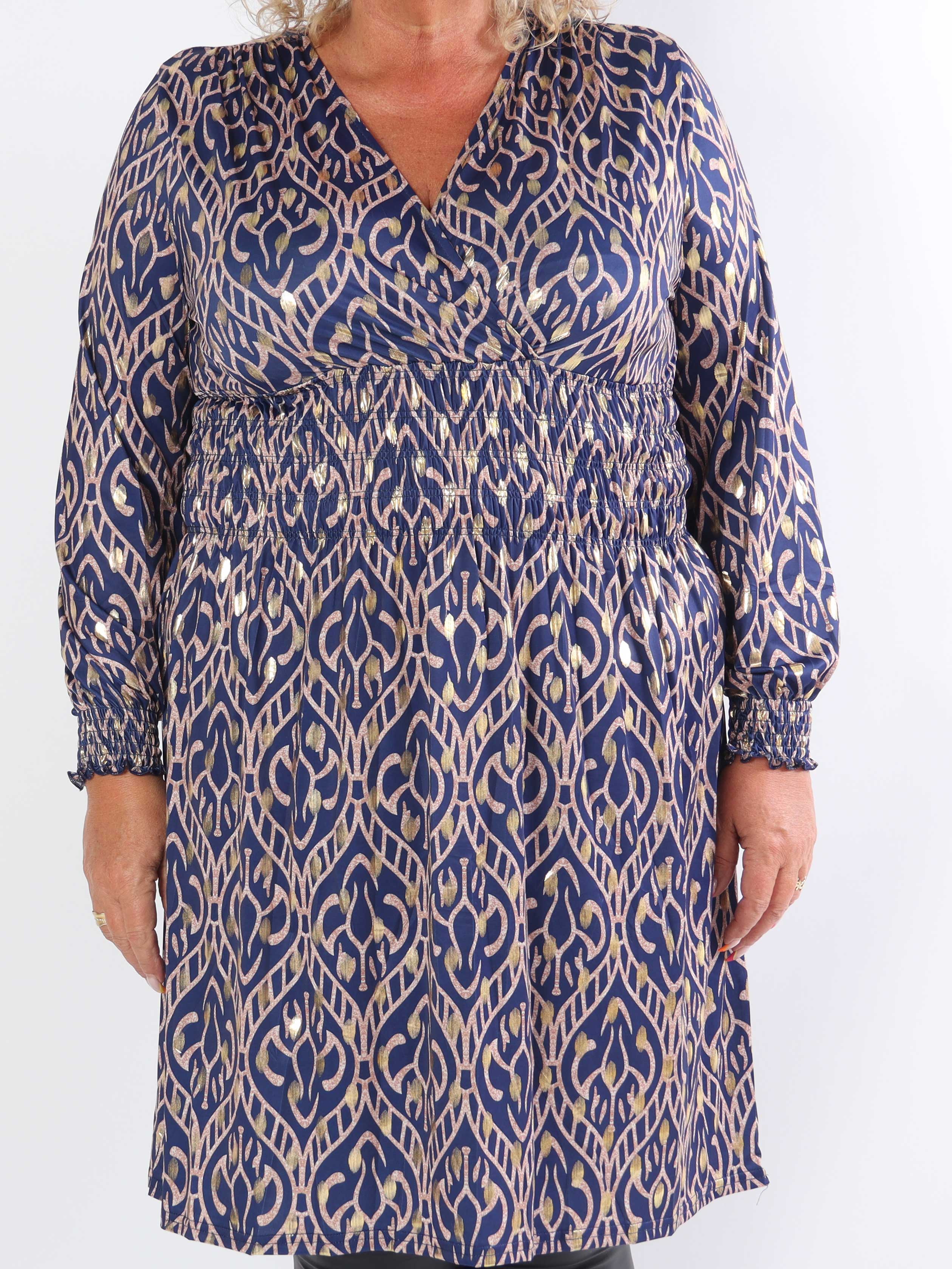 Pams Boho Short L/S - Mönstrad klänning med resår i skrynkelfritt tyg i plus size