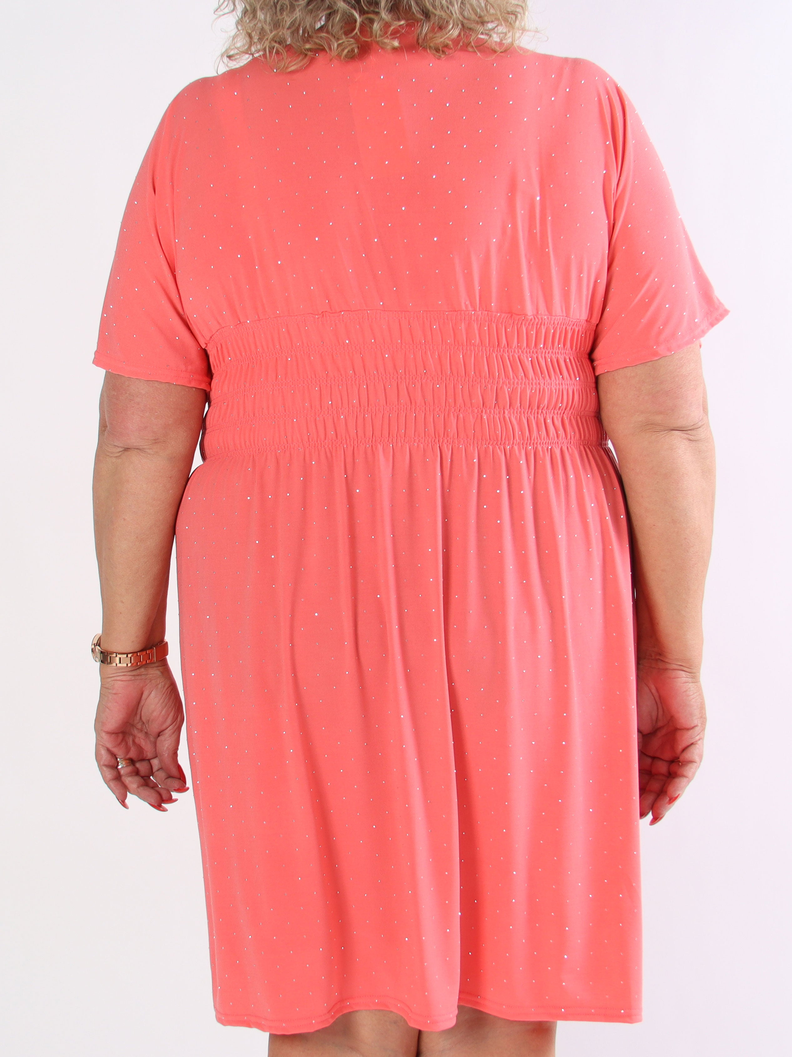 Pams Crystal Short - Kort elastisk plus size klänning med strass