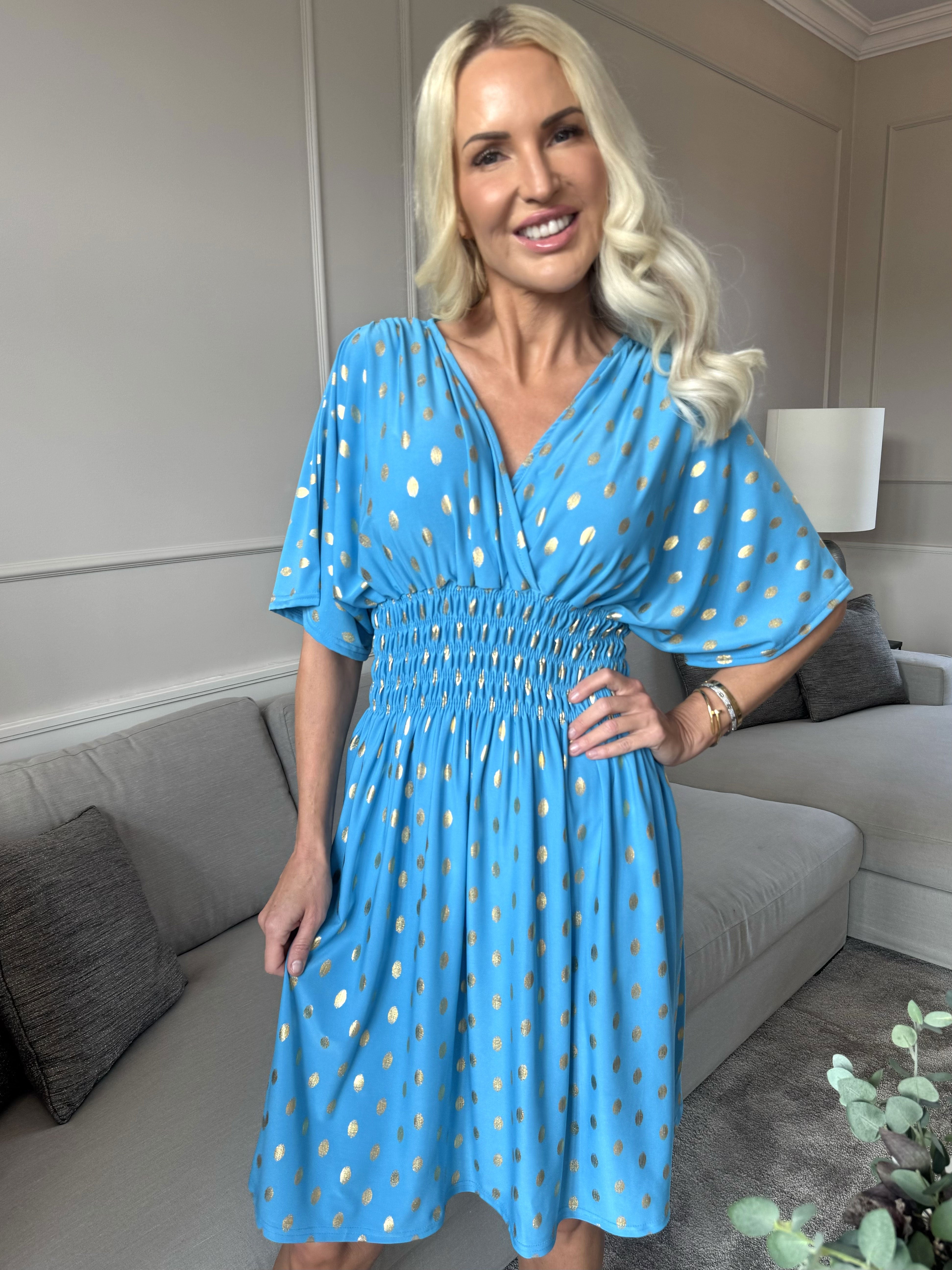 Pams Dot Short - Enfärgad elastisk klänning med guldprickar