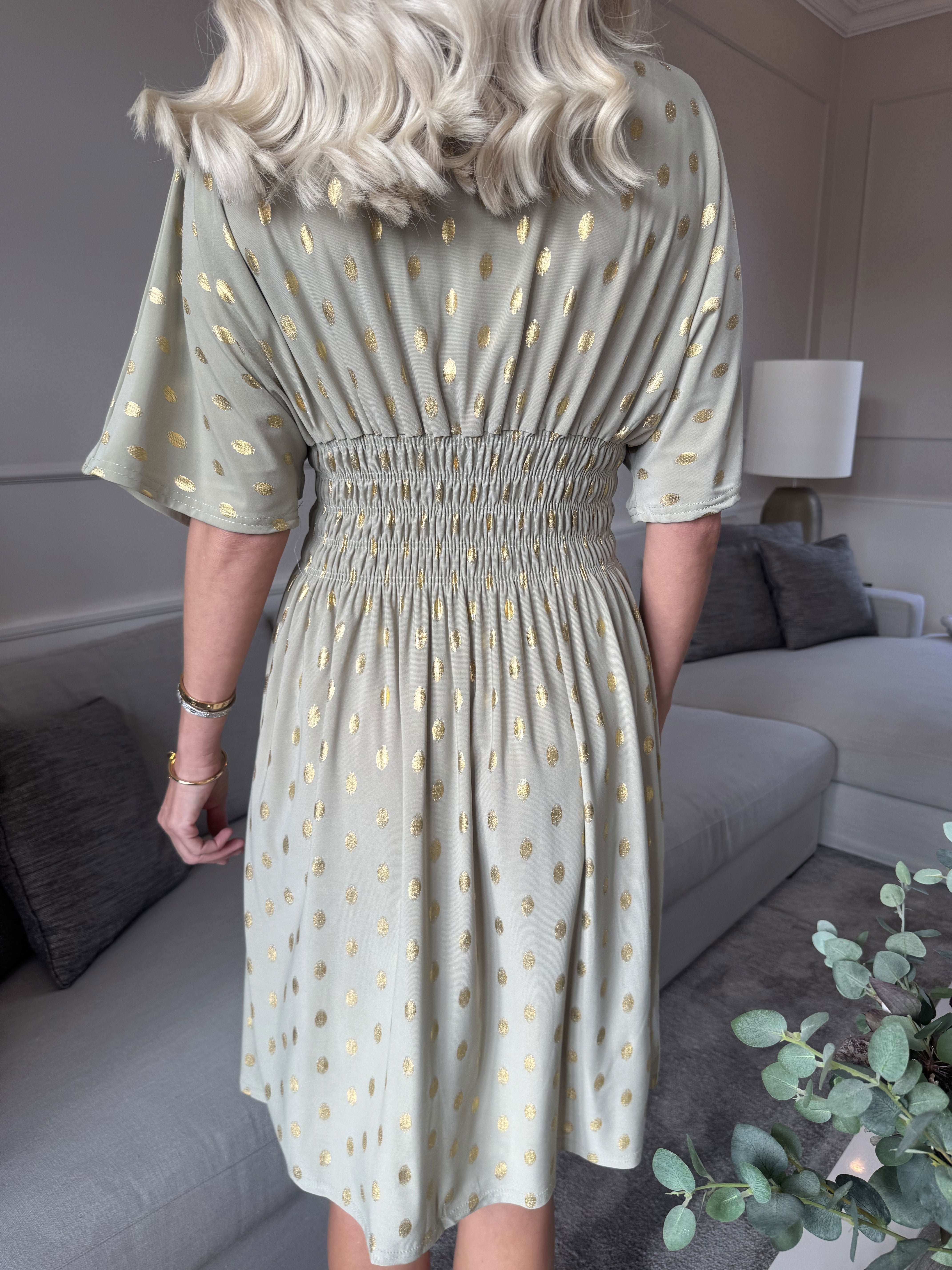 Pams Dot Short - Enfärgad elastisk klänning med guldprickar