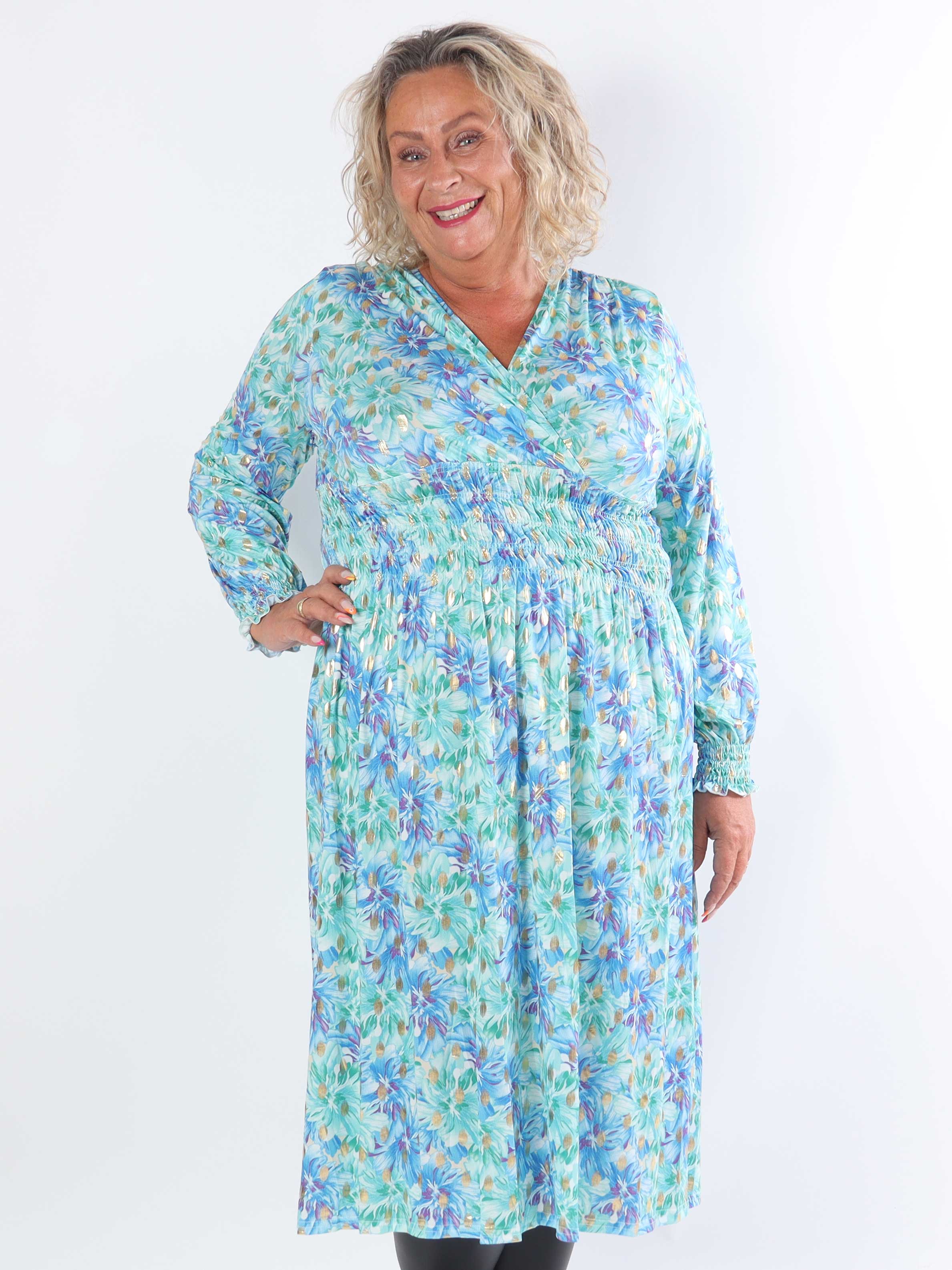 Pams Floral Midi L/S - Elastisk plus size-klänning i skrynkelfritt tyg
