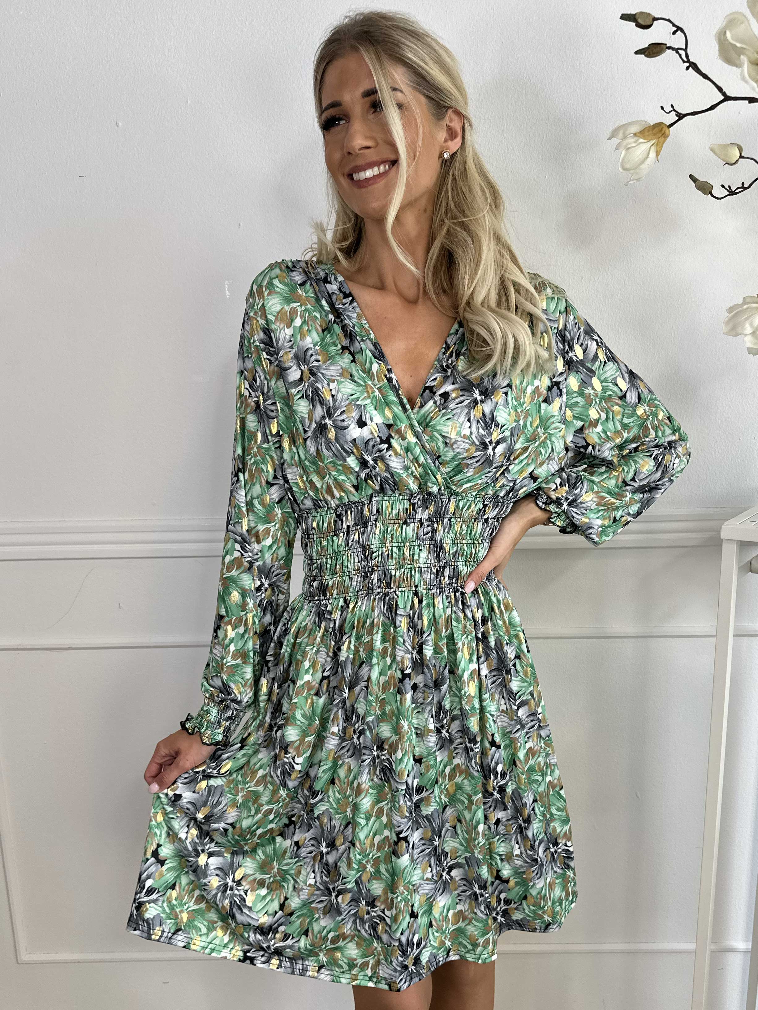 Pams Floral Short L/S - Elastisk klänning med smockad midja