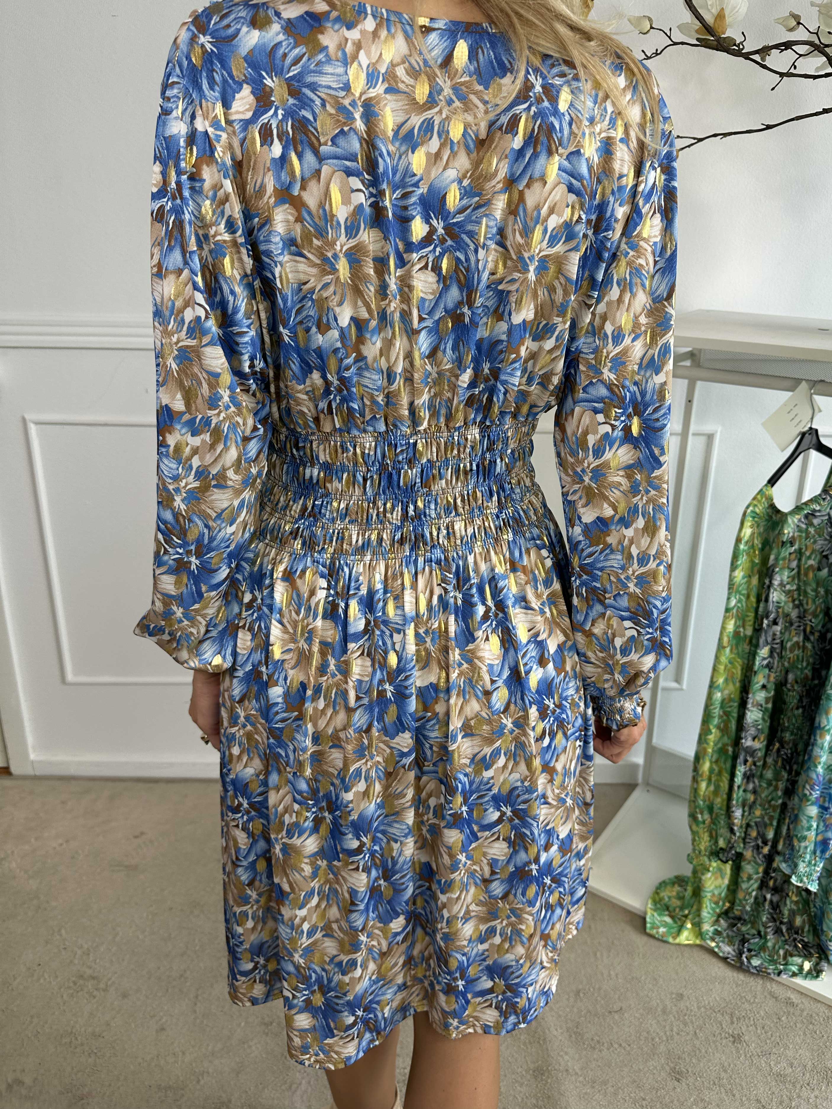 Pams Floral Short L/S - Elastisk klänning med smockad midja