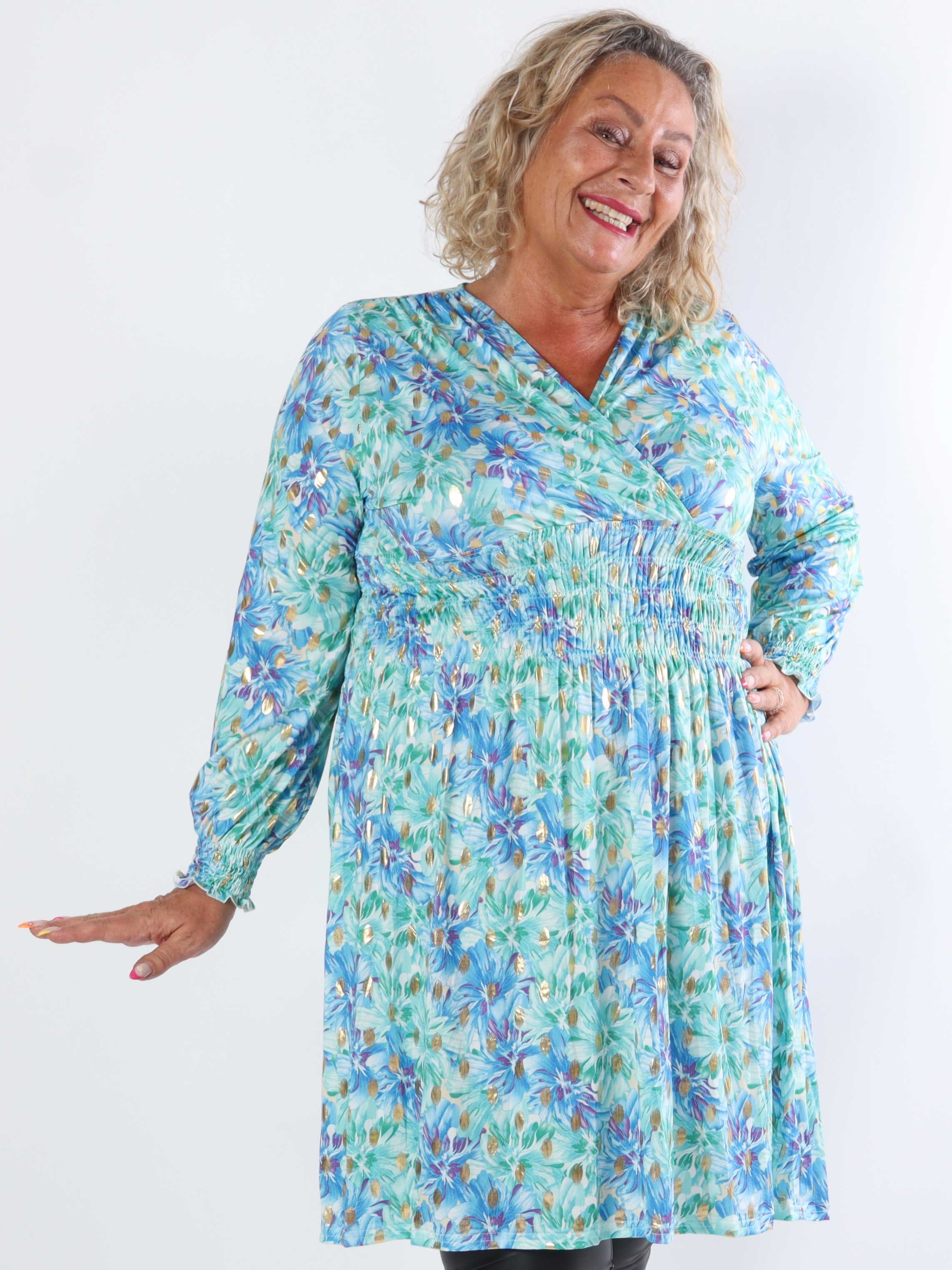 Pams Floral Short L/S - Elastisk plus size-klänning med smockad midja