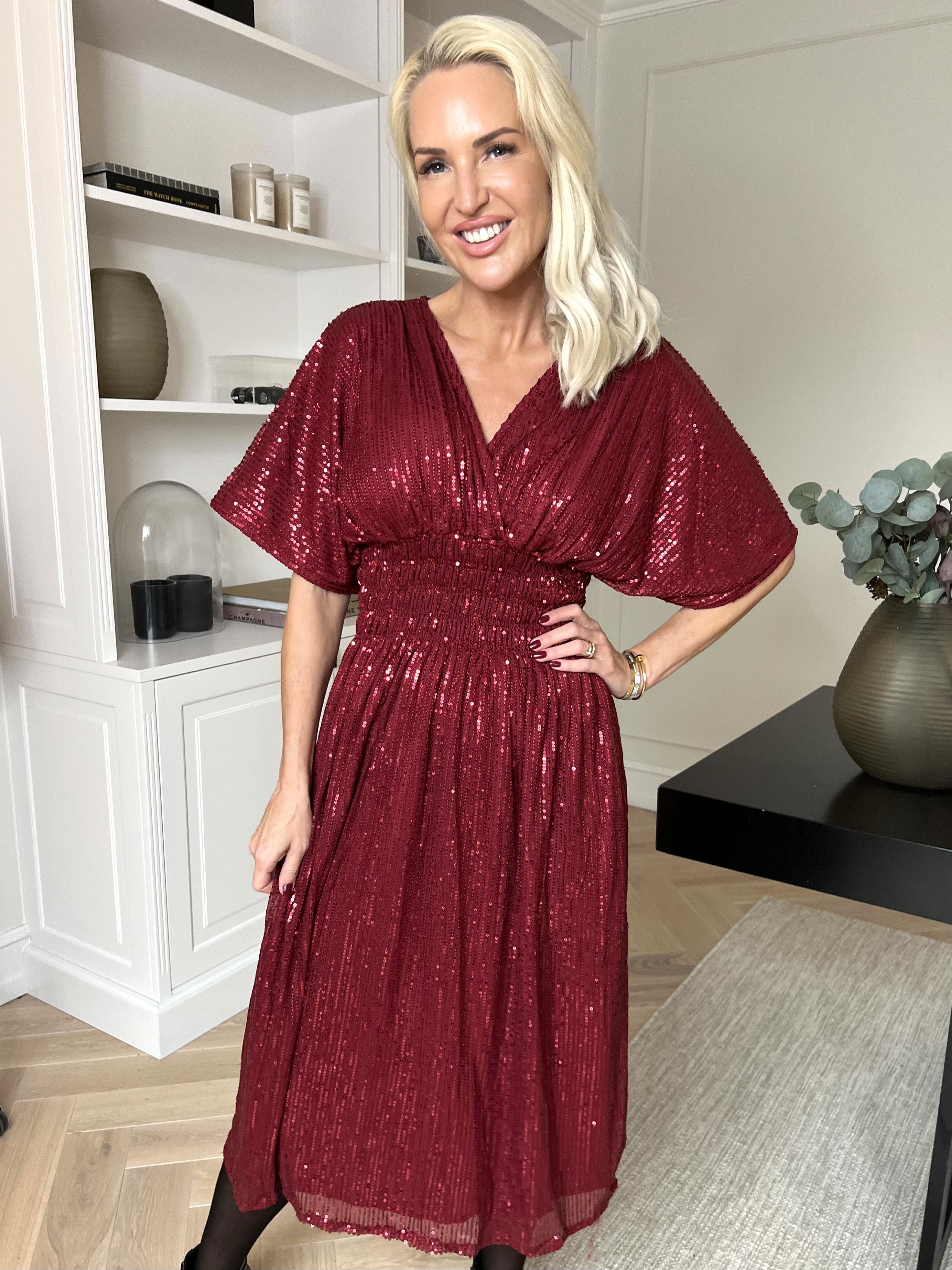 Pams Glitter Midi - Fin klänning med paljetter och smock i midjan
