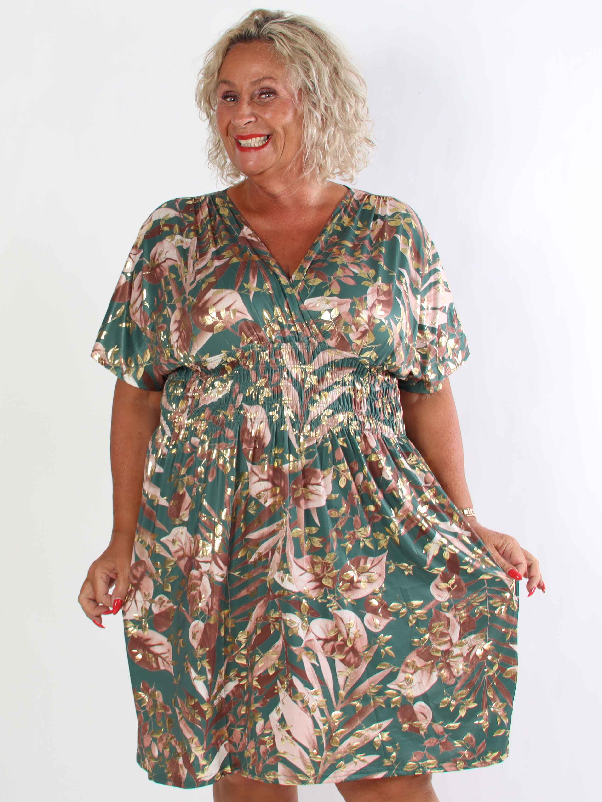 Pams Gold Leaf Short - Plus size klänning med blommigt mönster och gulddetaljer