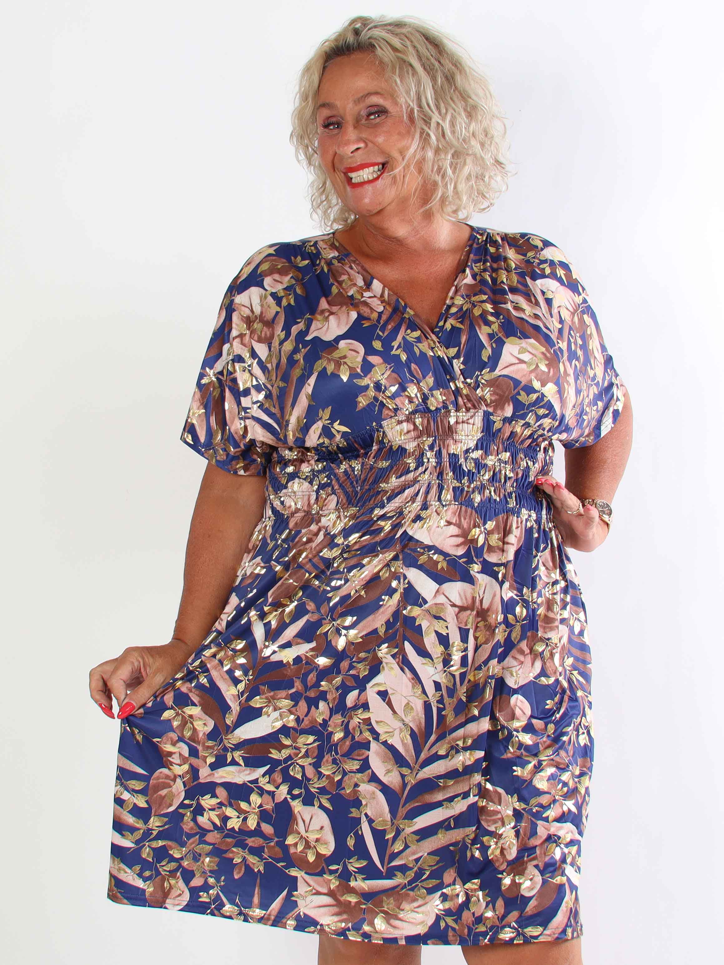 Pams Gold Leaf Short - Plus size klänning med blommigt mönster och gulddetaljer