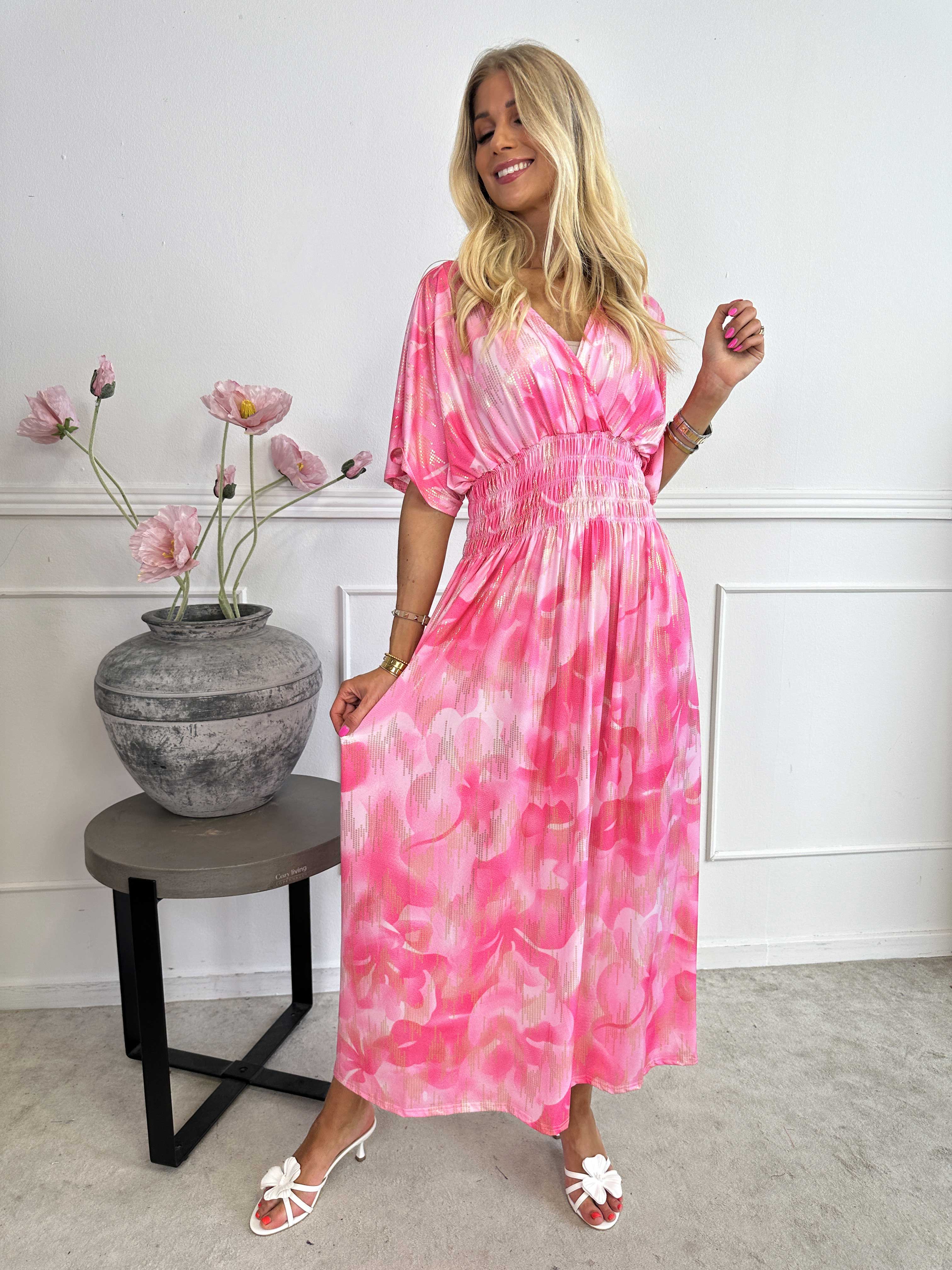 Pams Glamorous - Lång elastisk klänning med fina gulddetaljer