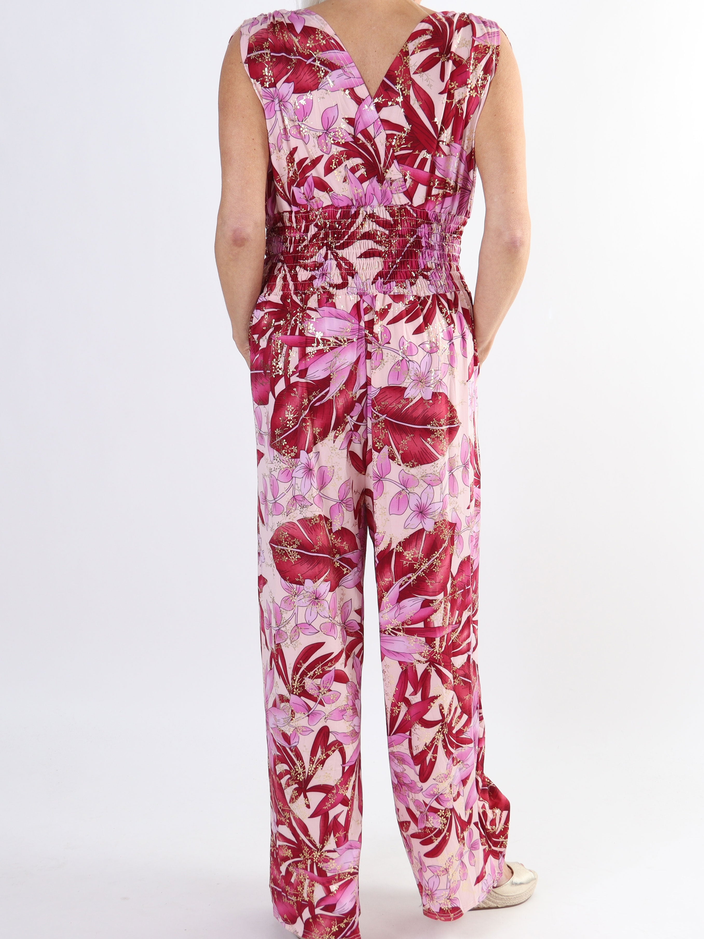 Pams Jumpsuit N/S - Jumpsuit med resår och bladmönster i stora storlekar
