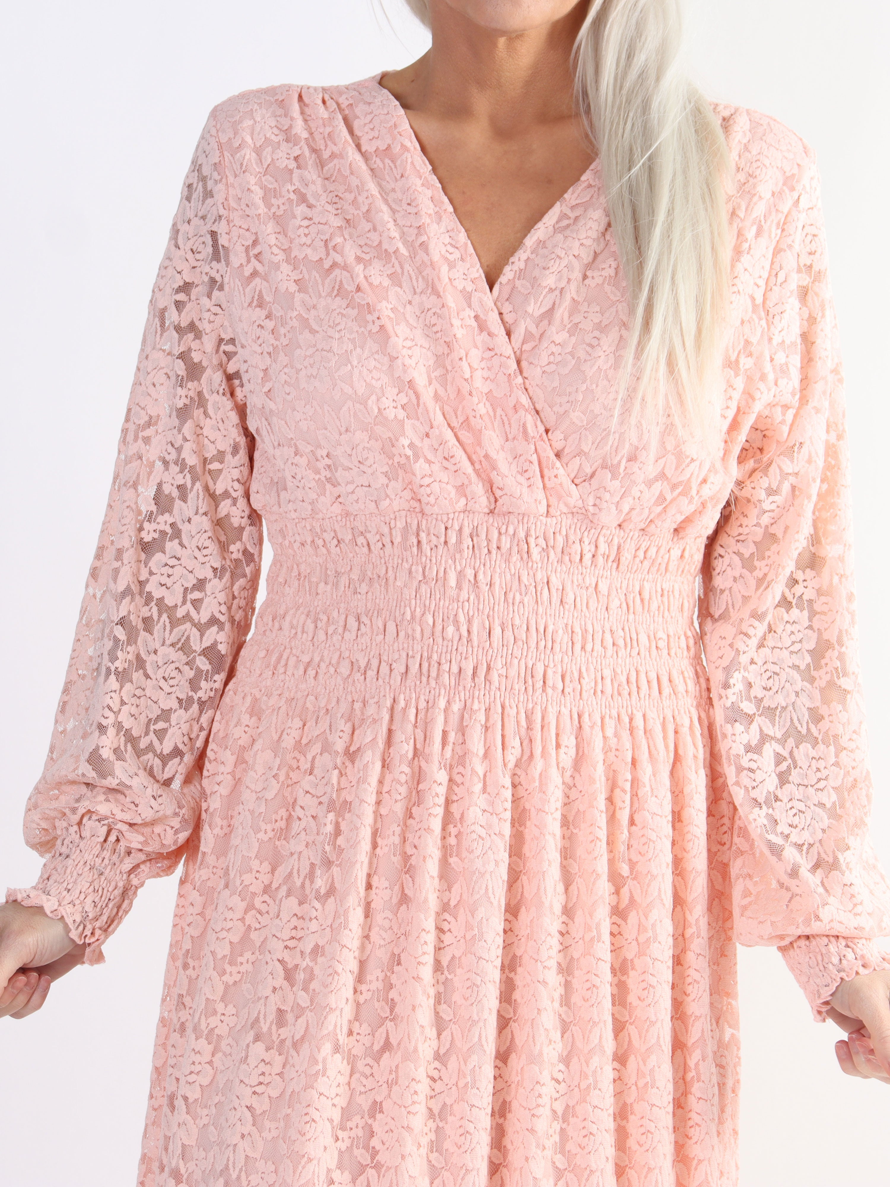 Pams Lace Midi L/S - Elastisk spetsklänning med lång ärm i stora storlekar