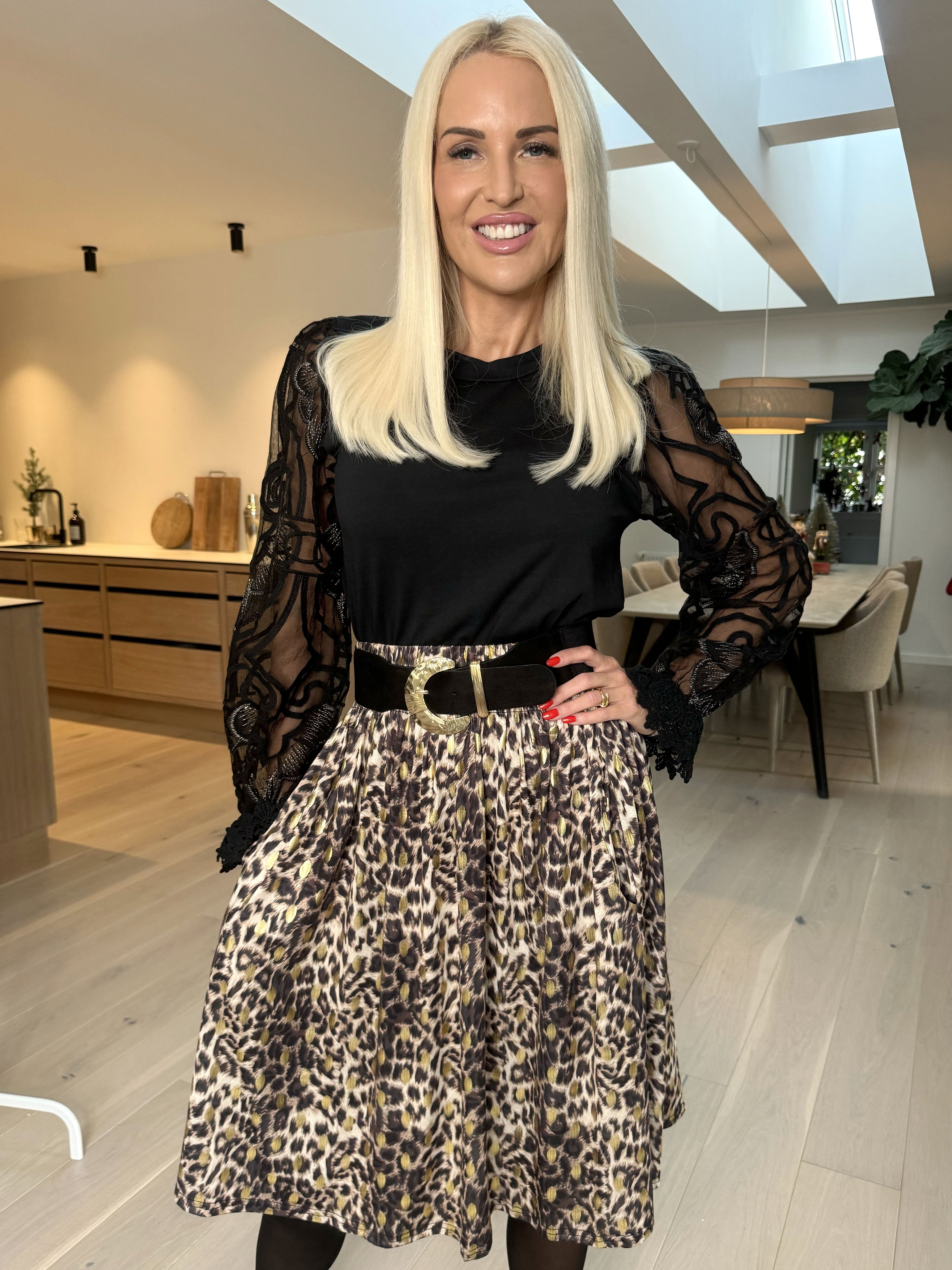 Pams Leo Kjol - Kjol i stretchigt tyg med leopardmönster