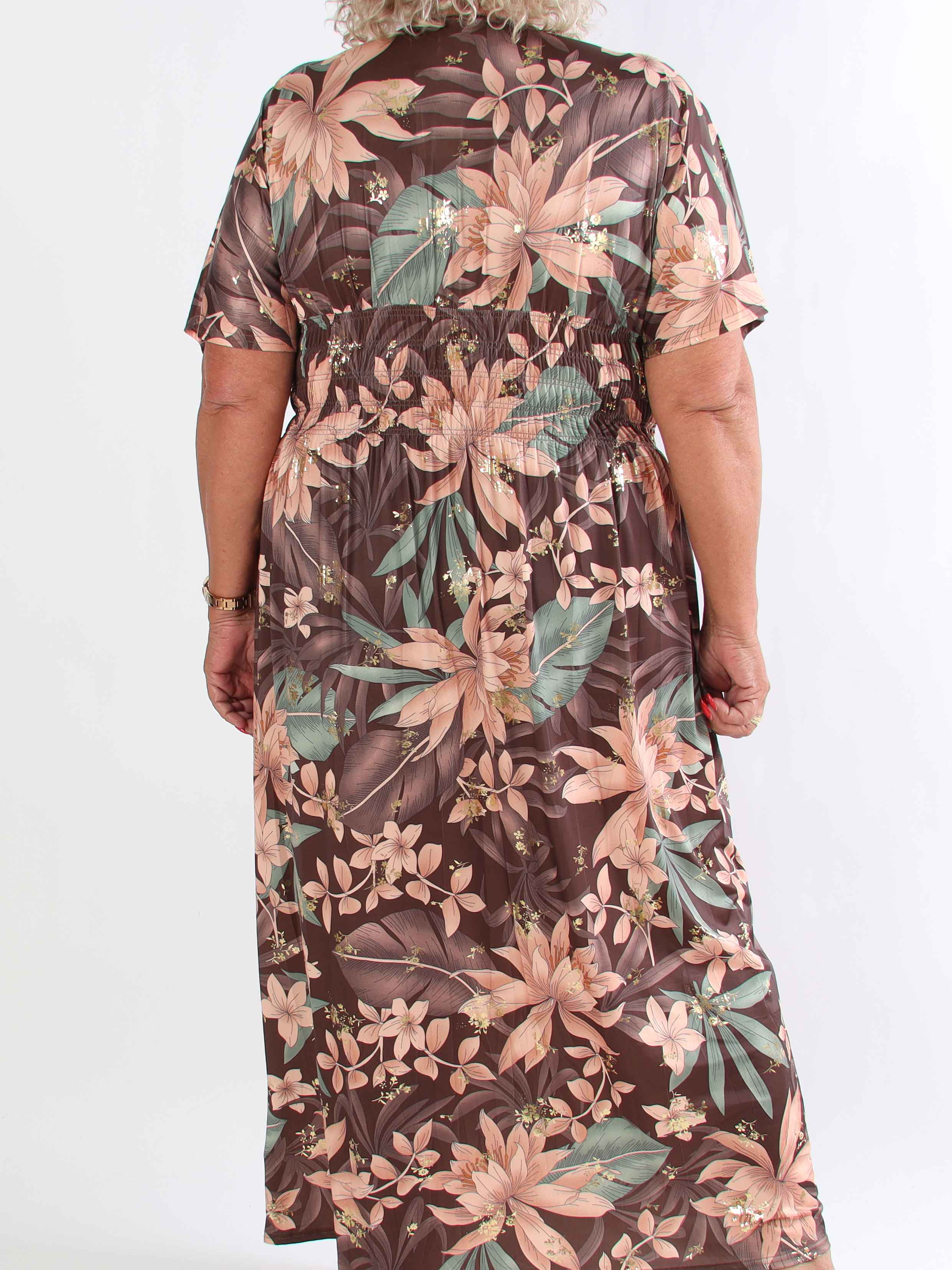 Pams New Leaf - Lång plus size klänning med blommigt mönster och gulddetaljer