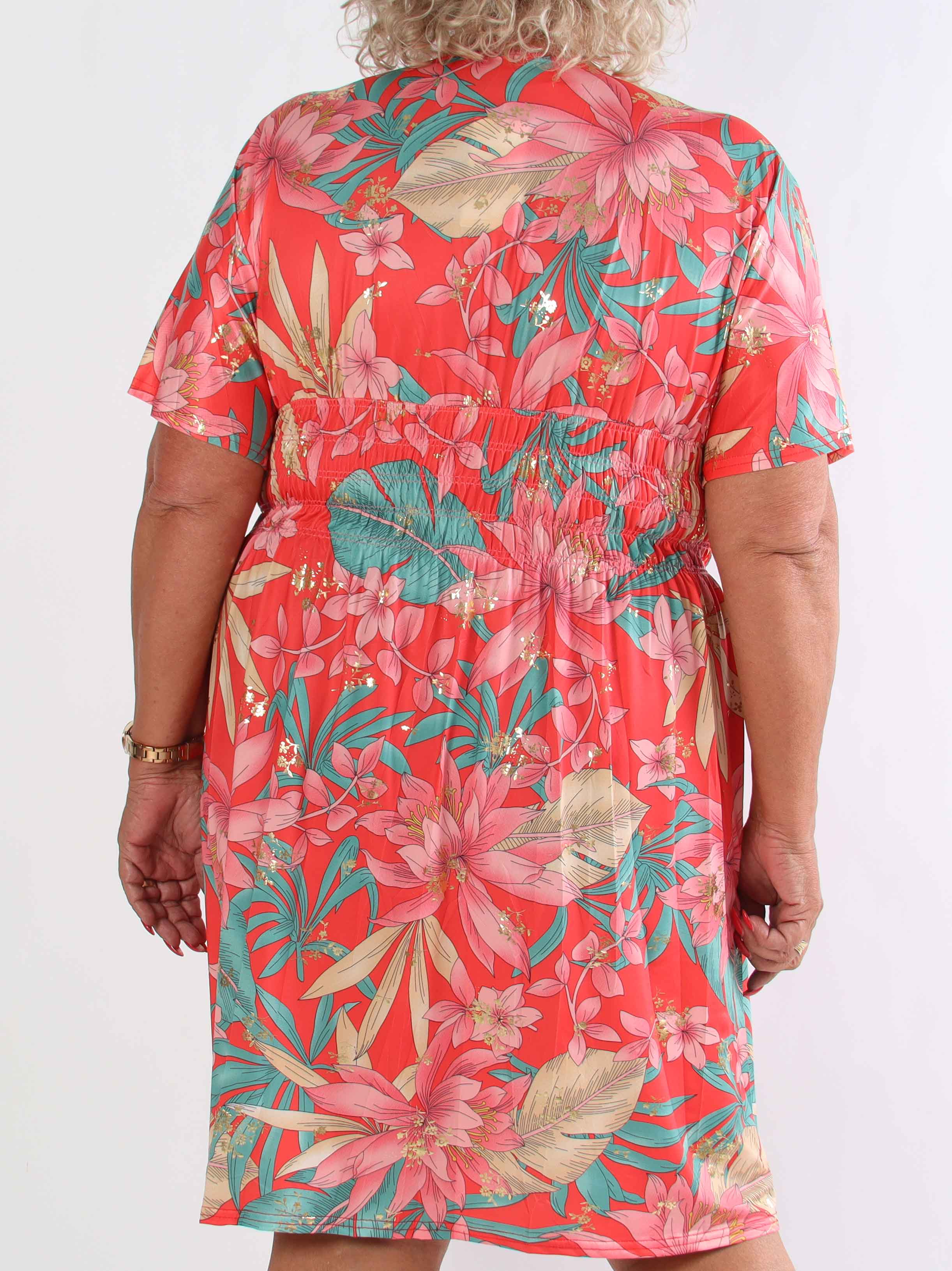 Pams New Leaf Short - Plus size klänning med färgat blommönster och gulddetaljer