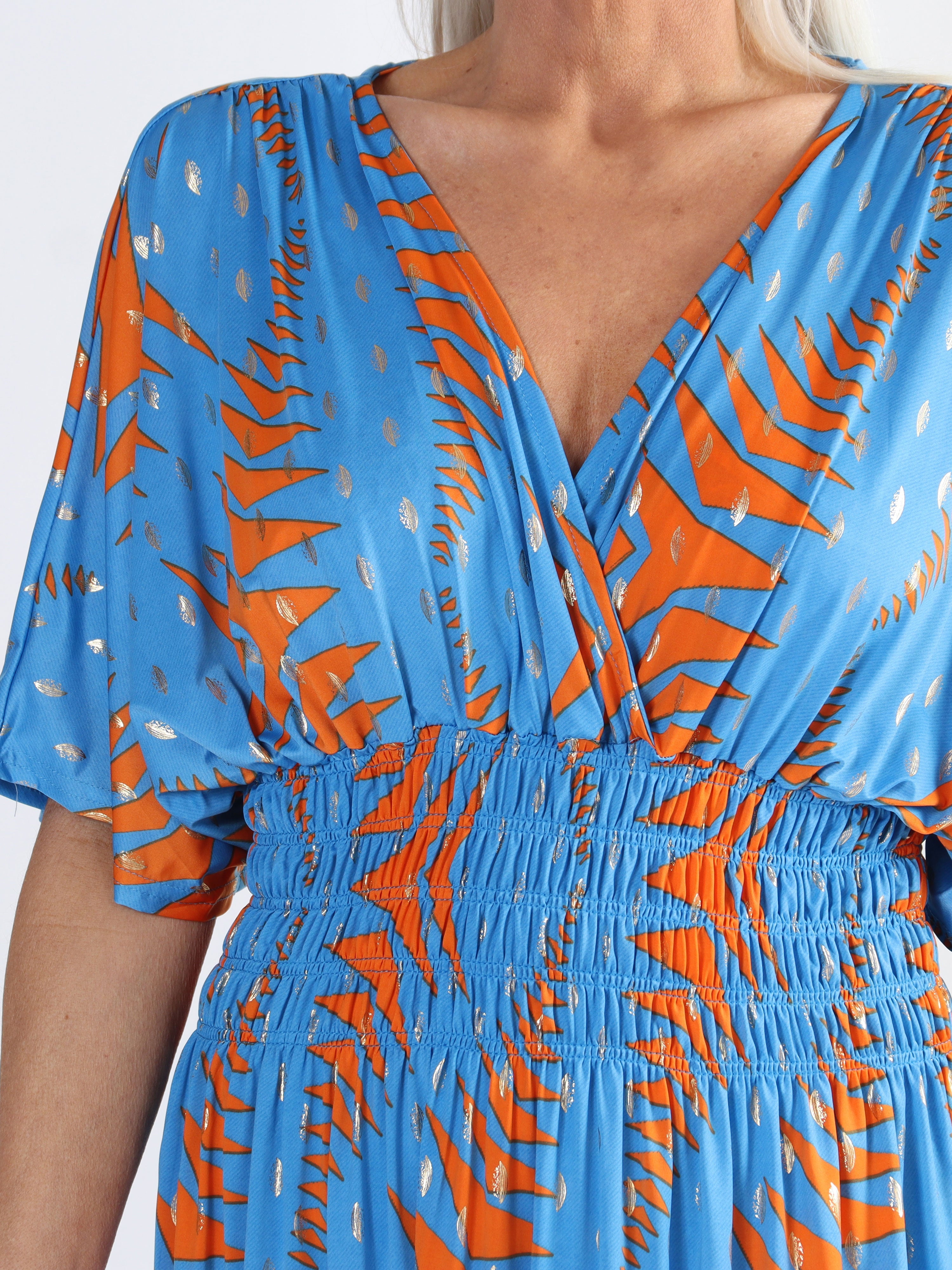 Pams Pattern - Lång stretchig plus size-klänning i skrynkelfritt tyg